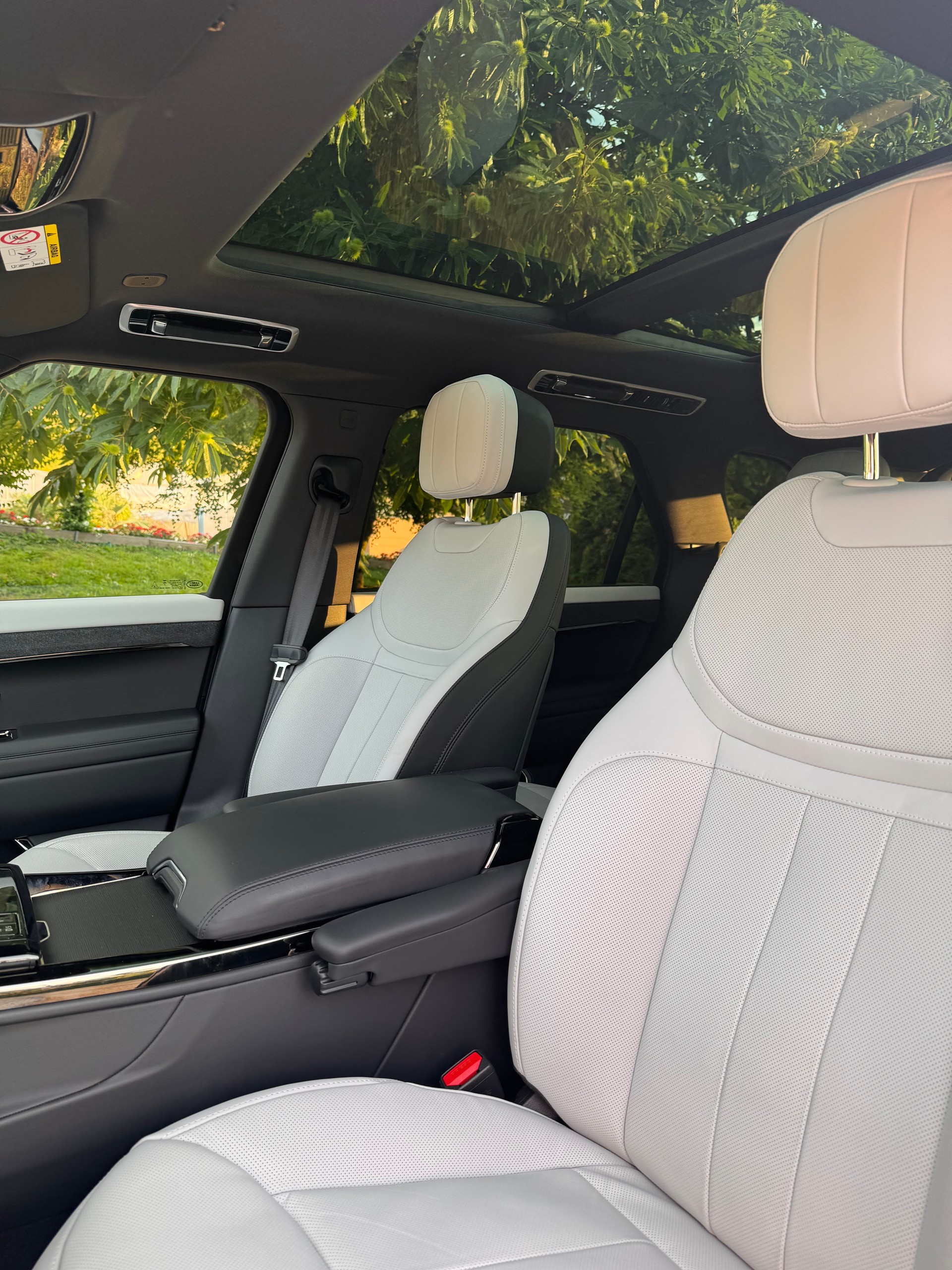 LAND ROVER 3.0 I6 P460e SE Dynamic-image-4