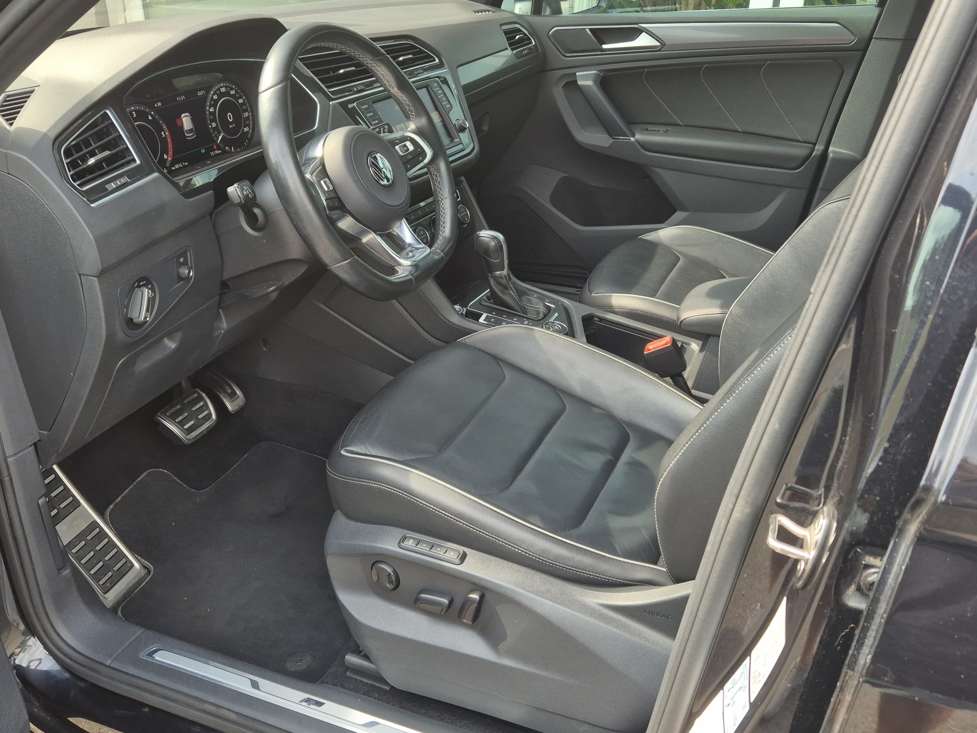 VW Tiguan 2.0 TDI SCR Highline 4Motion DSG-image-9