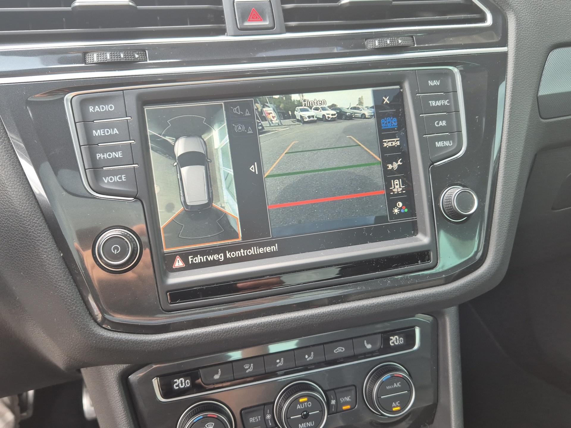 VW Tiguan 2.0 TDI SCR Highline 4Motion DSG-image-19