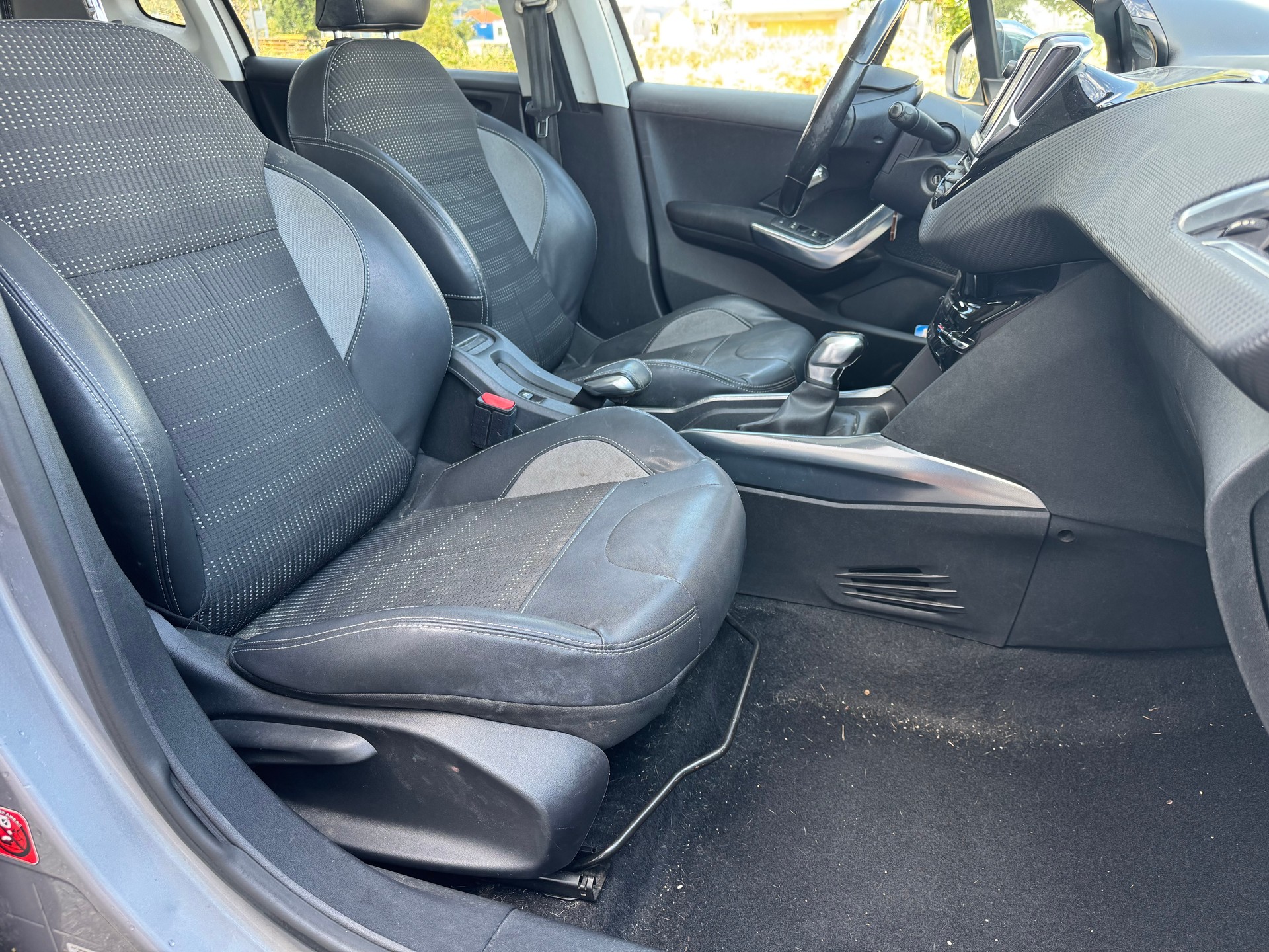 PEUGEOT 2008 1.6 VTI Allure-image-7