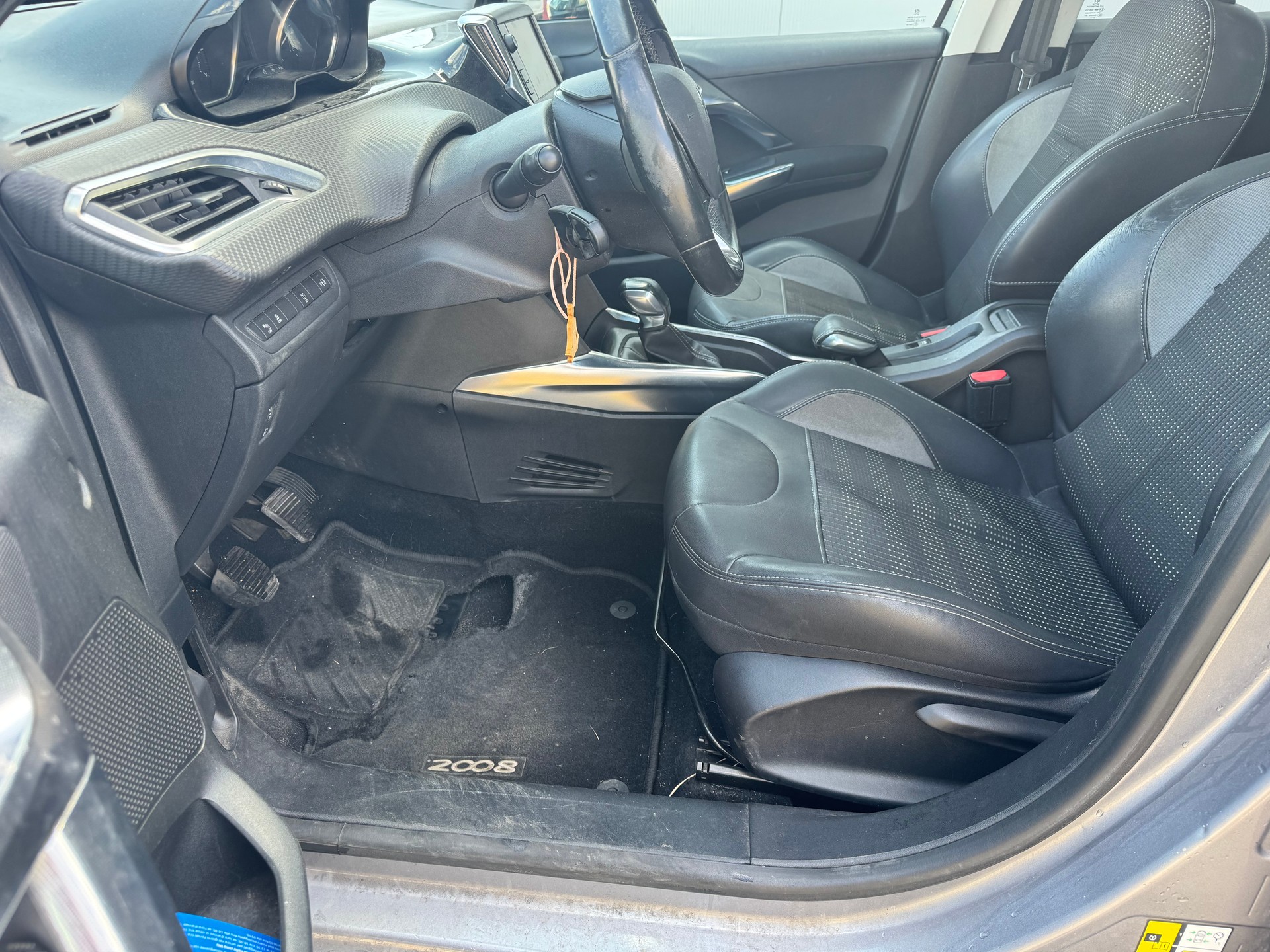 PEUGEOT 2008 1.6 VTI Allure-image-8