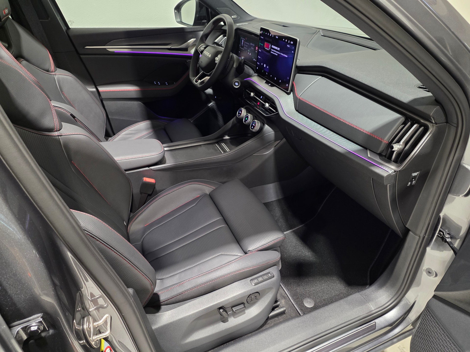 SKODA Kodiaq 2.0 TSI RS 4x4-image-25