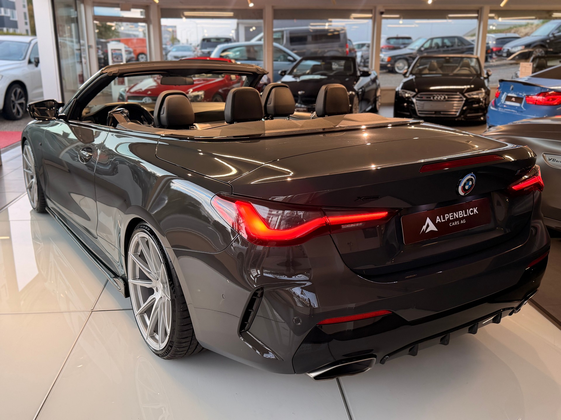 BMW M440i xDrive 48V Cabriolet Steptronic-image-11