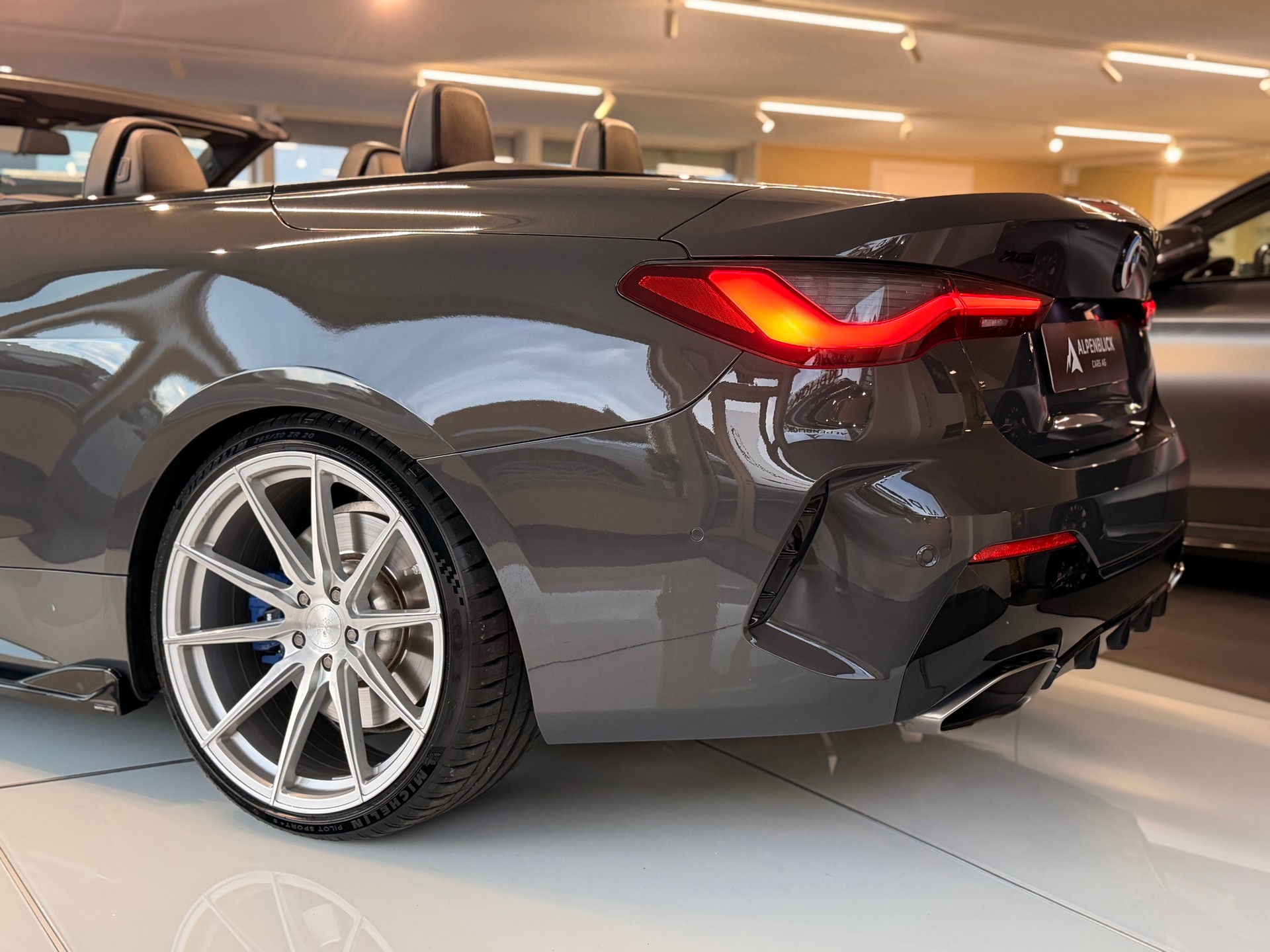 BMW M440i xDrive 48V Cabriolet Steptronic-image-10