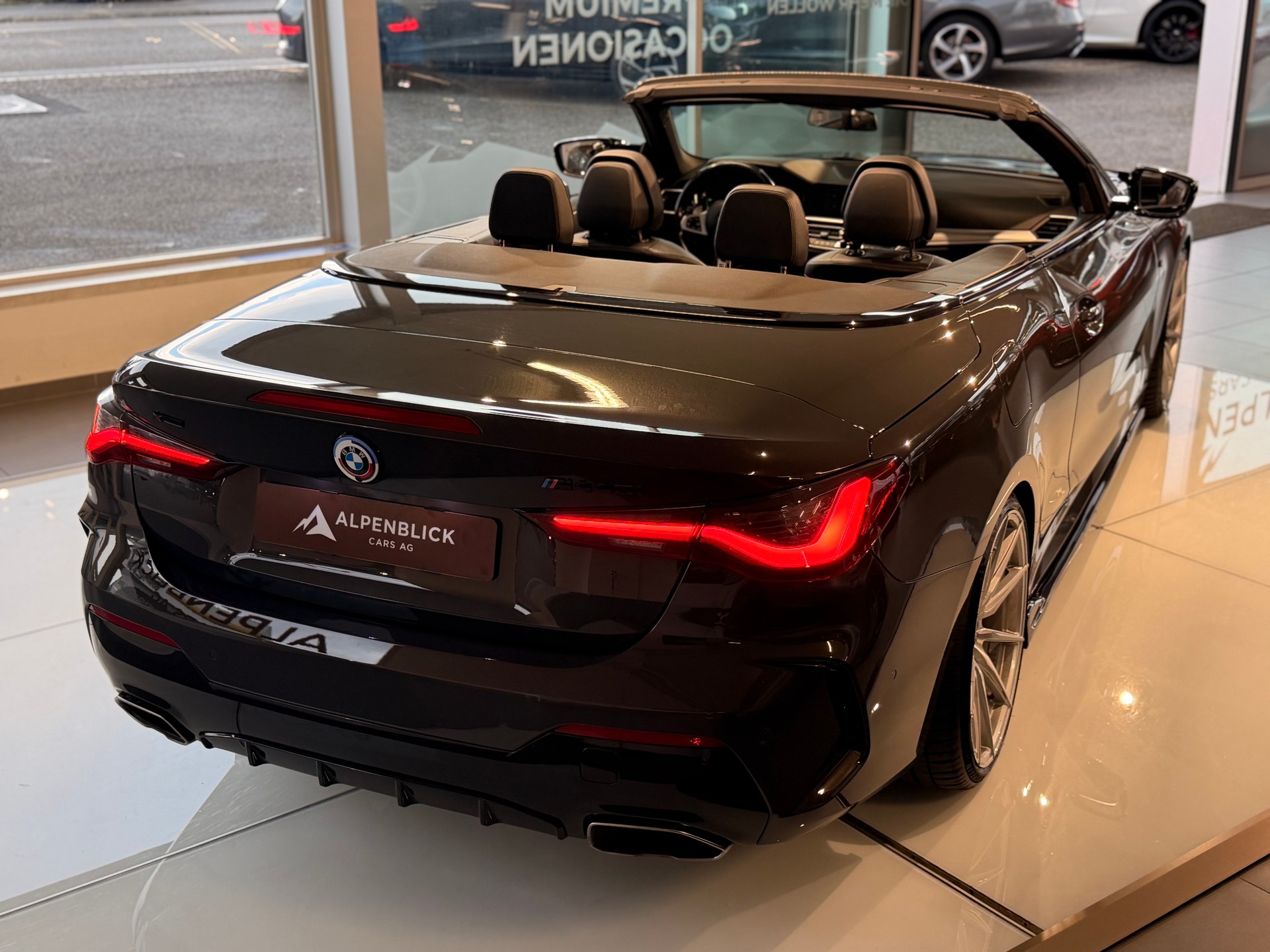 BMW M440i xDrive 48V Cabriolet Steptronic-image-3