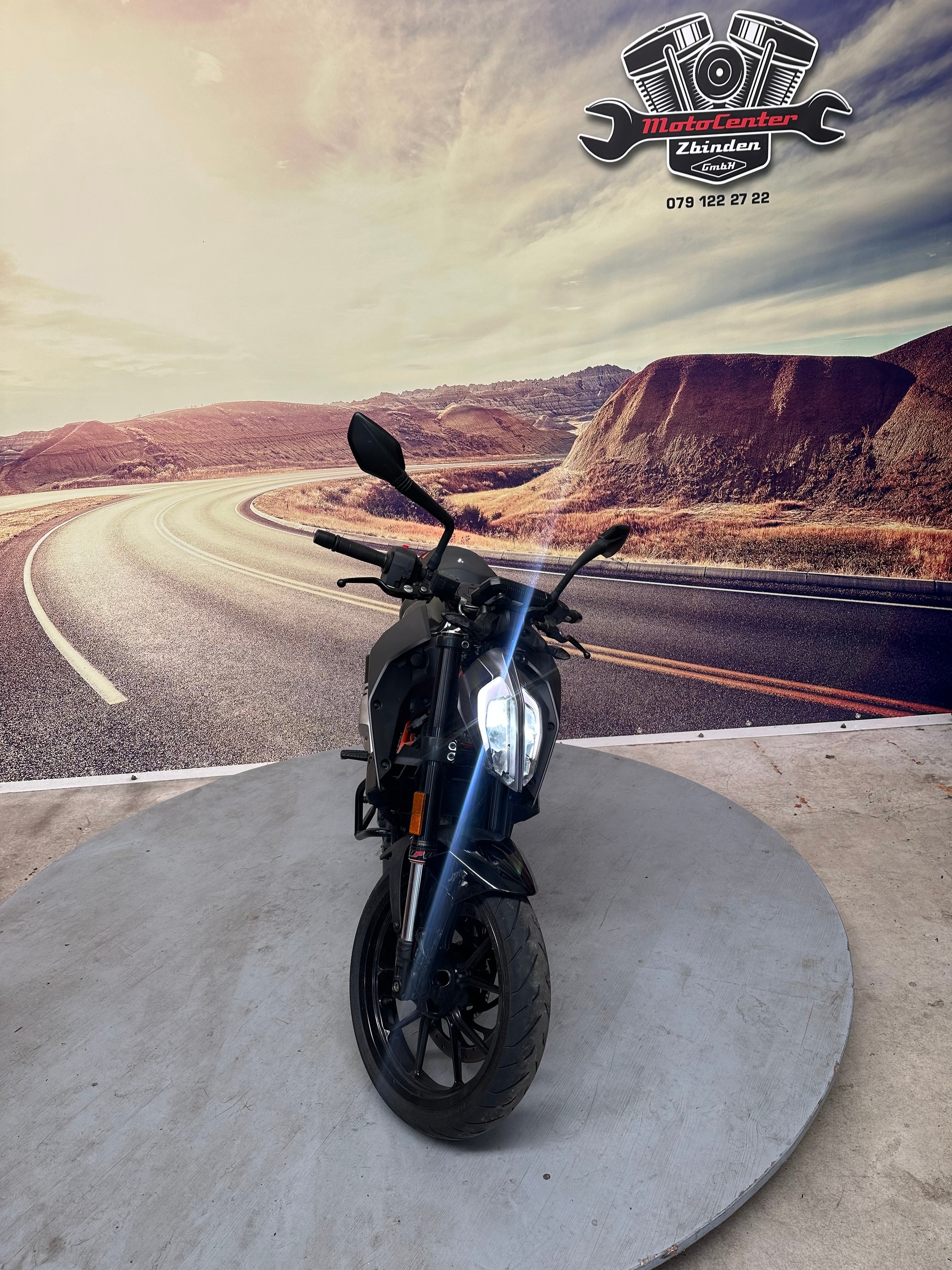 KTM 390 Duke-showroom-element-2