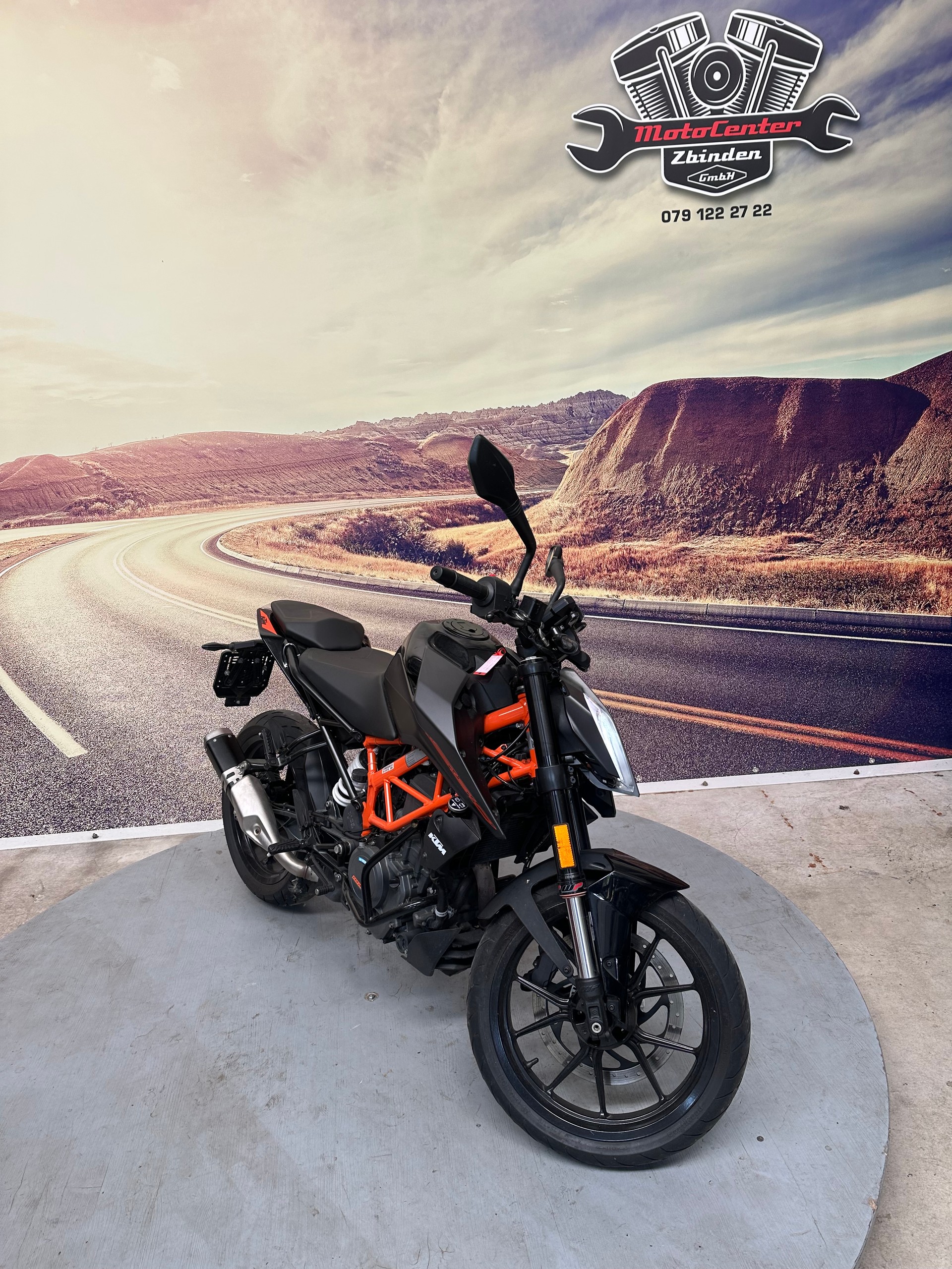 KTM 390 Duke-showroom-element-1
