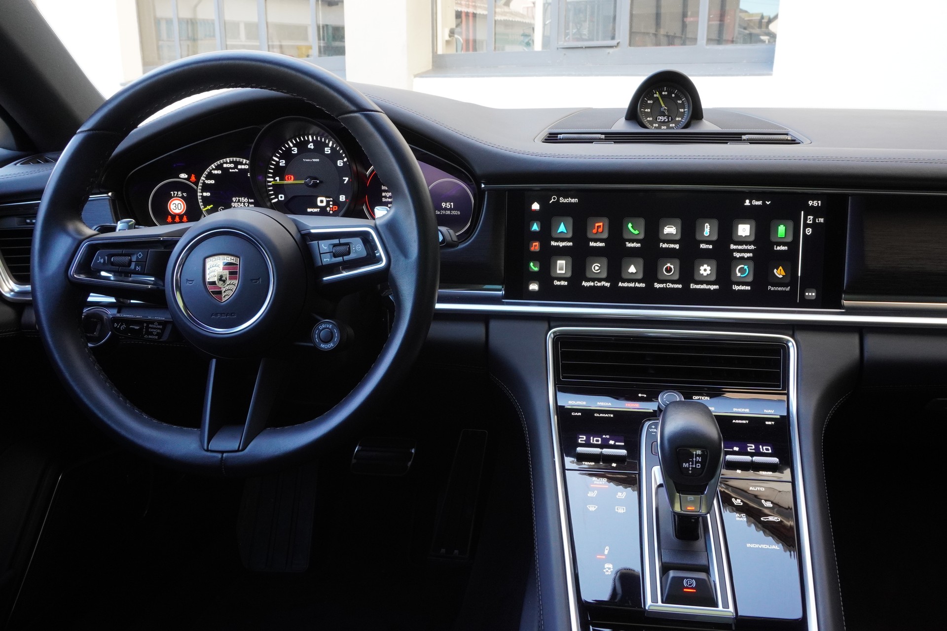 PORSCHE Panamera 4S E-Hybrid PDK-image-10