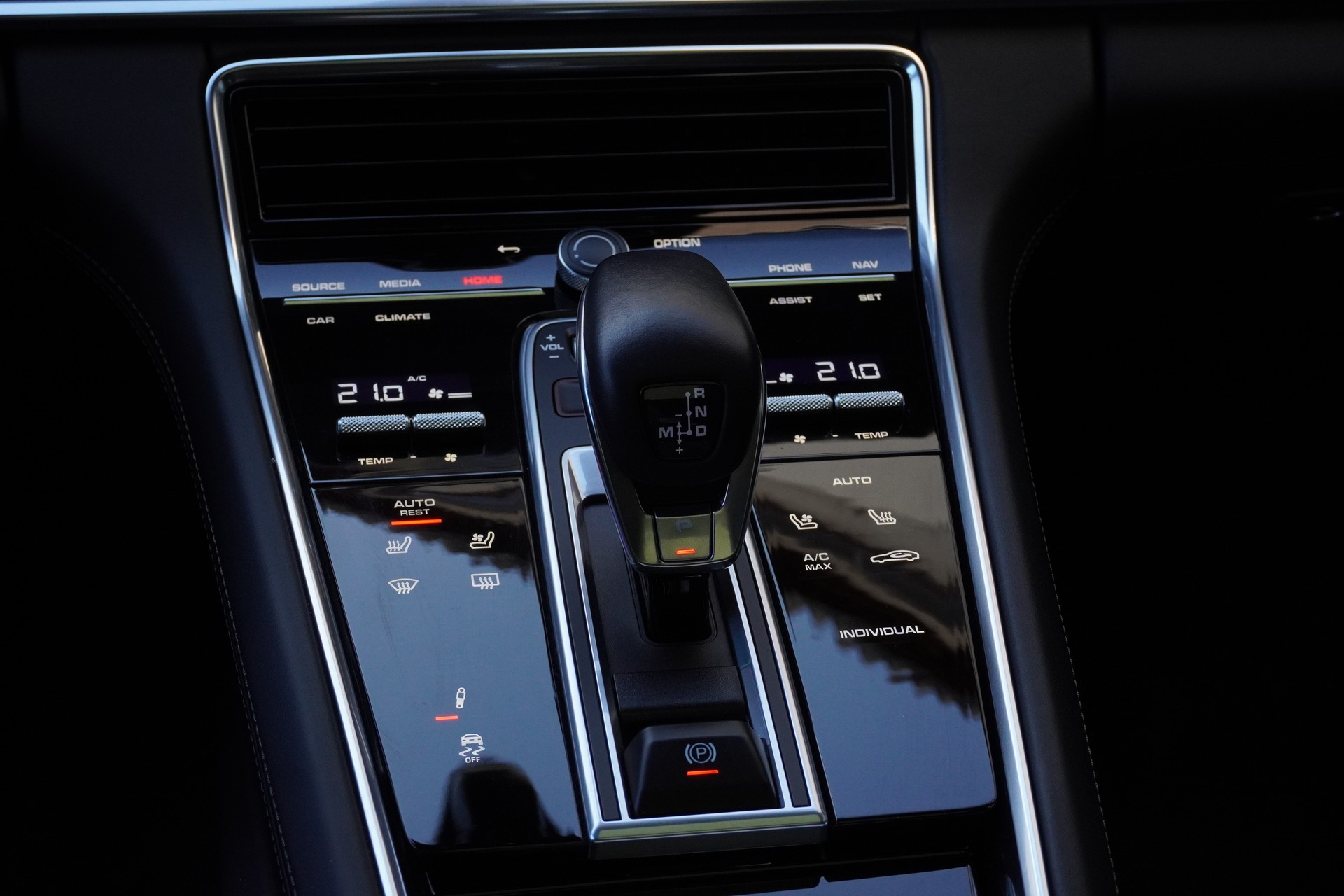 PORSCHE Panamera 4S E-Hybrid PDK-image-13
