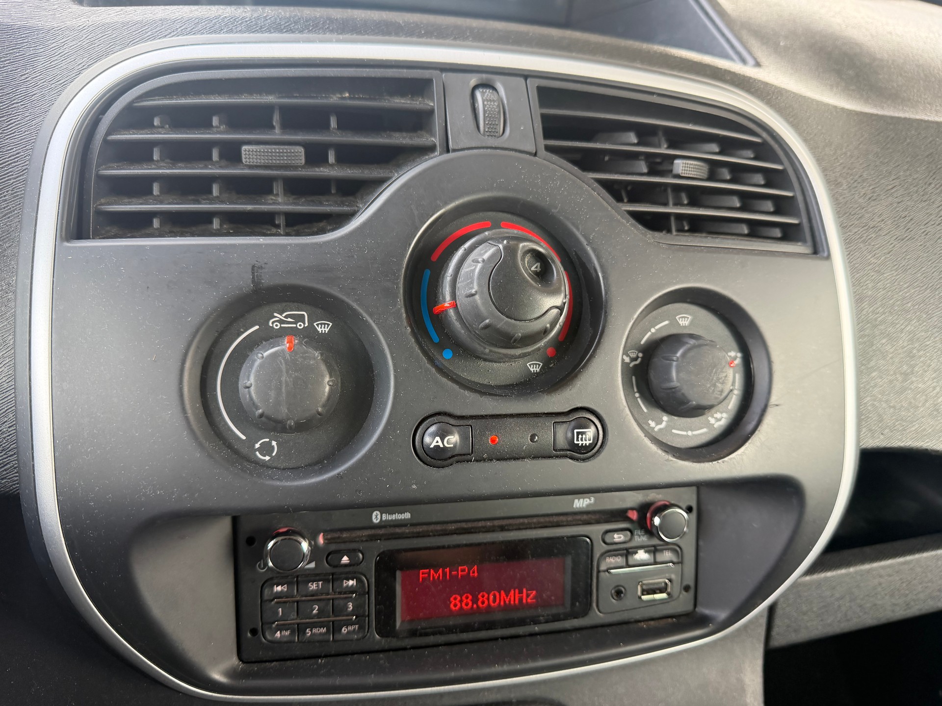 RENAULT Kangoo 1.5 dCi Extrem-image-8