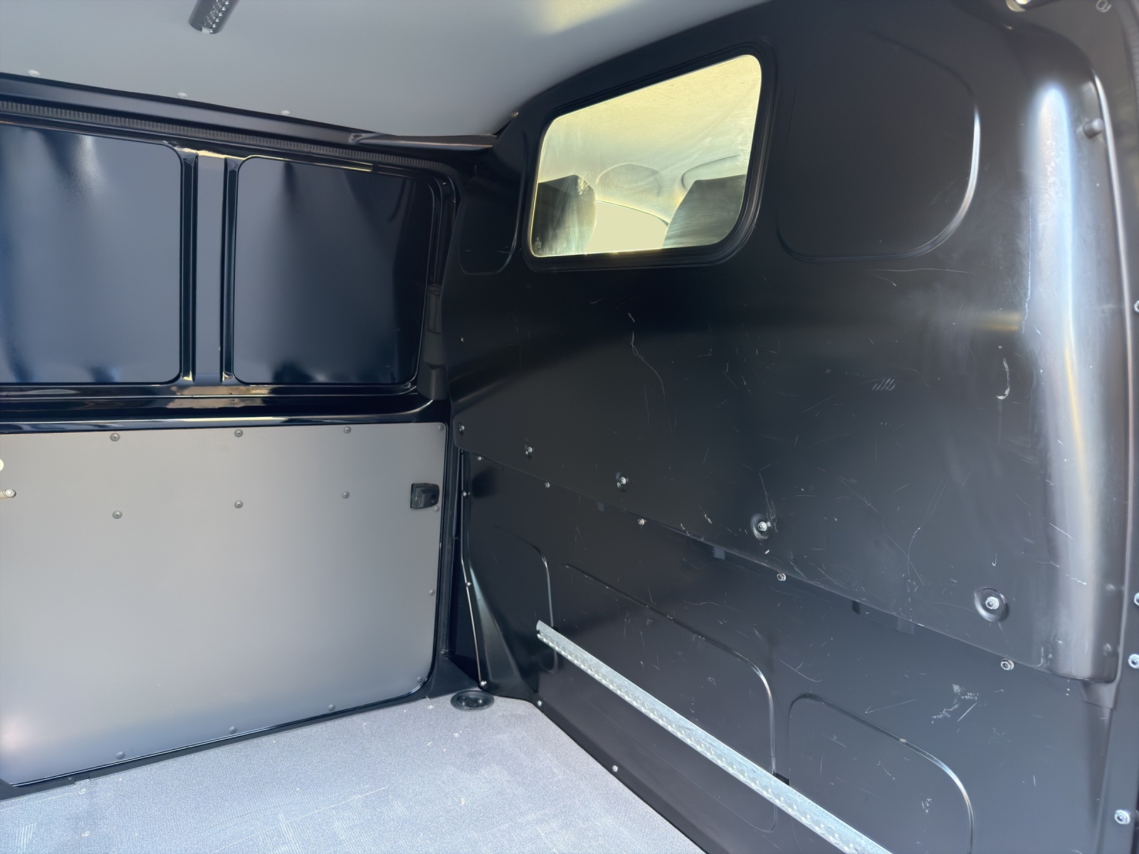 VW T6.1 2.0 TDI DSG-image-11