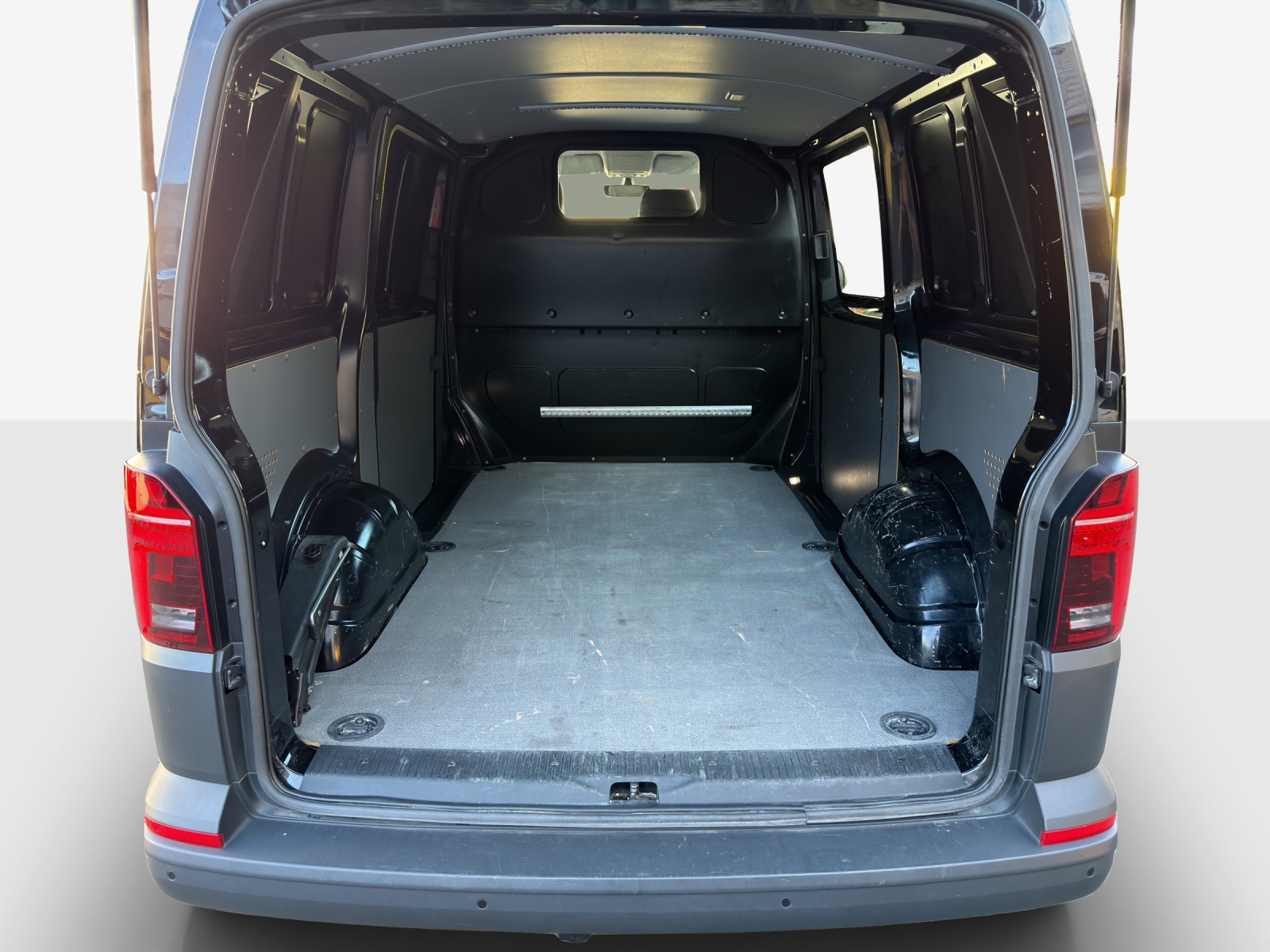 VW T6.1 2.0 TDI DSG-image-12