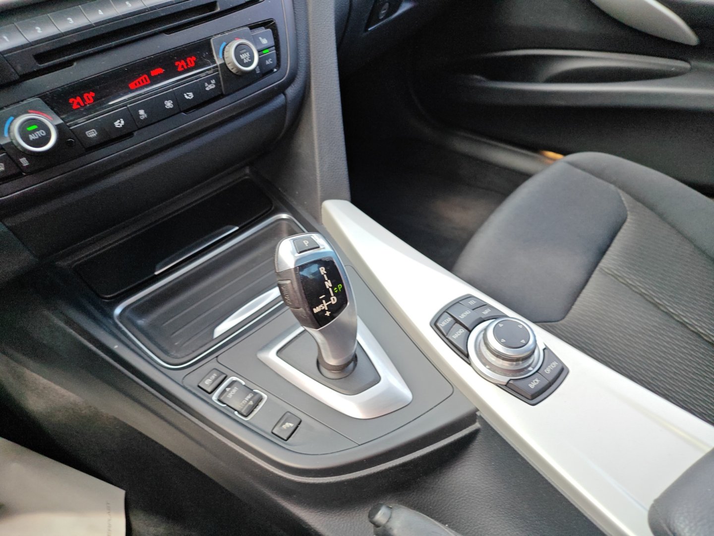 BMW 320i xDrive Steptronic – 184 ch – ACC, PDC, 6,5 l/100 km [Expertisé + Garantie 12 mois]-image-15