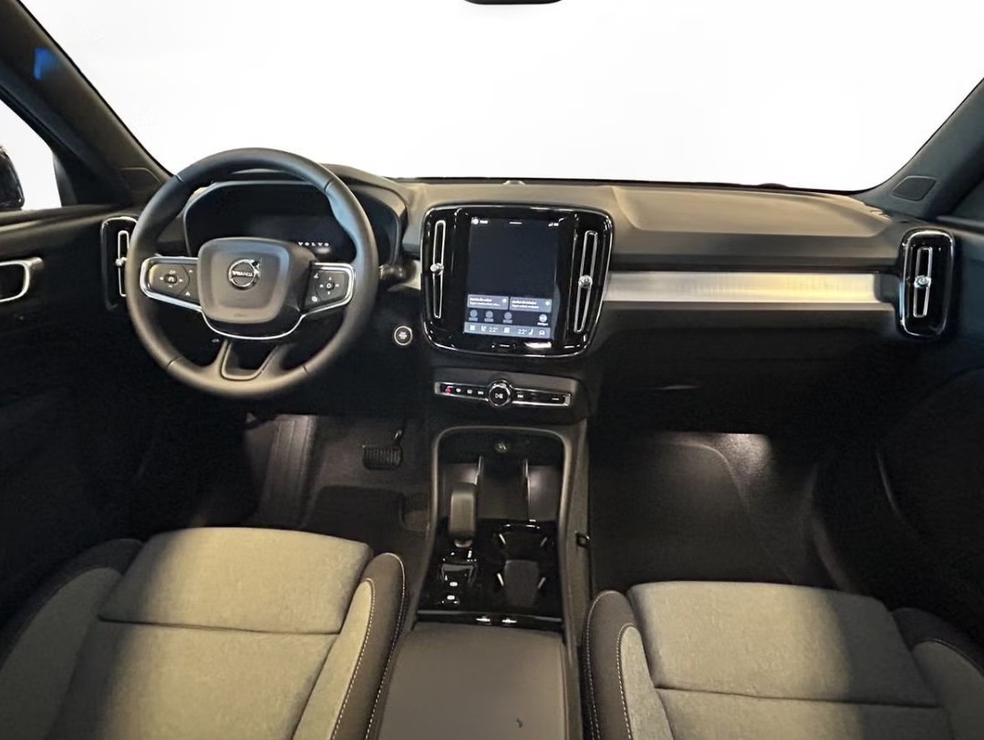 VOLVO XC40 B3 Benzin Mild Hybrid Plus Dark DCT-image-6
