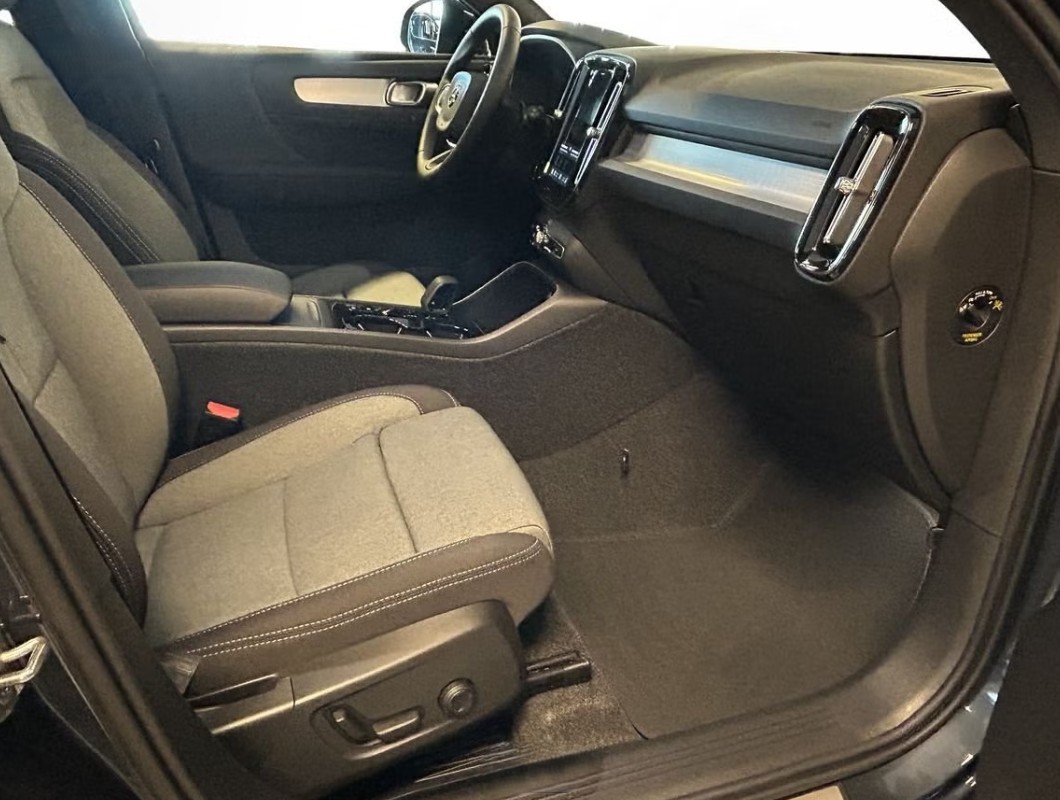 VOLVO XC40 B3 Benzin Mild Hybrid Plus Dark DCT-image-8