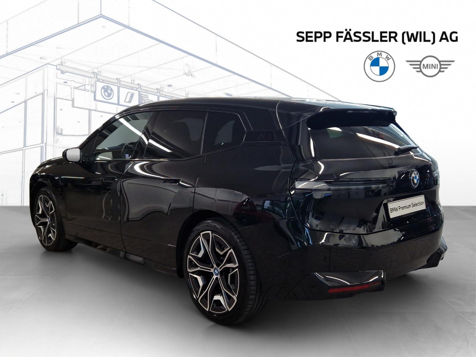 BMW iX xDrive50-showroom-element-3