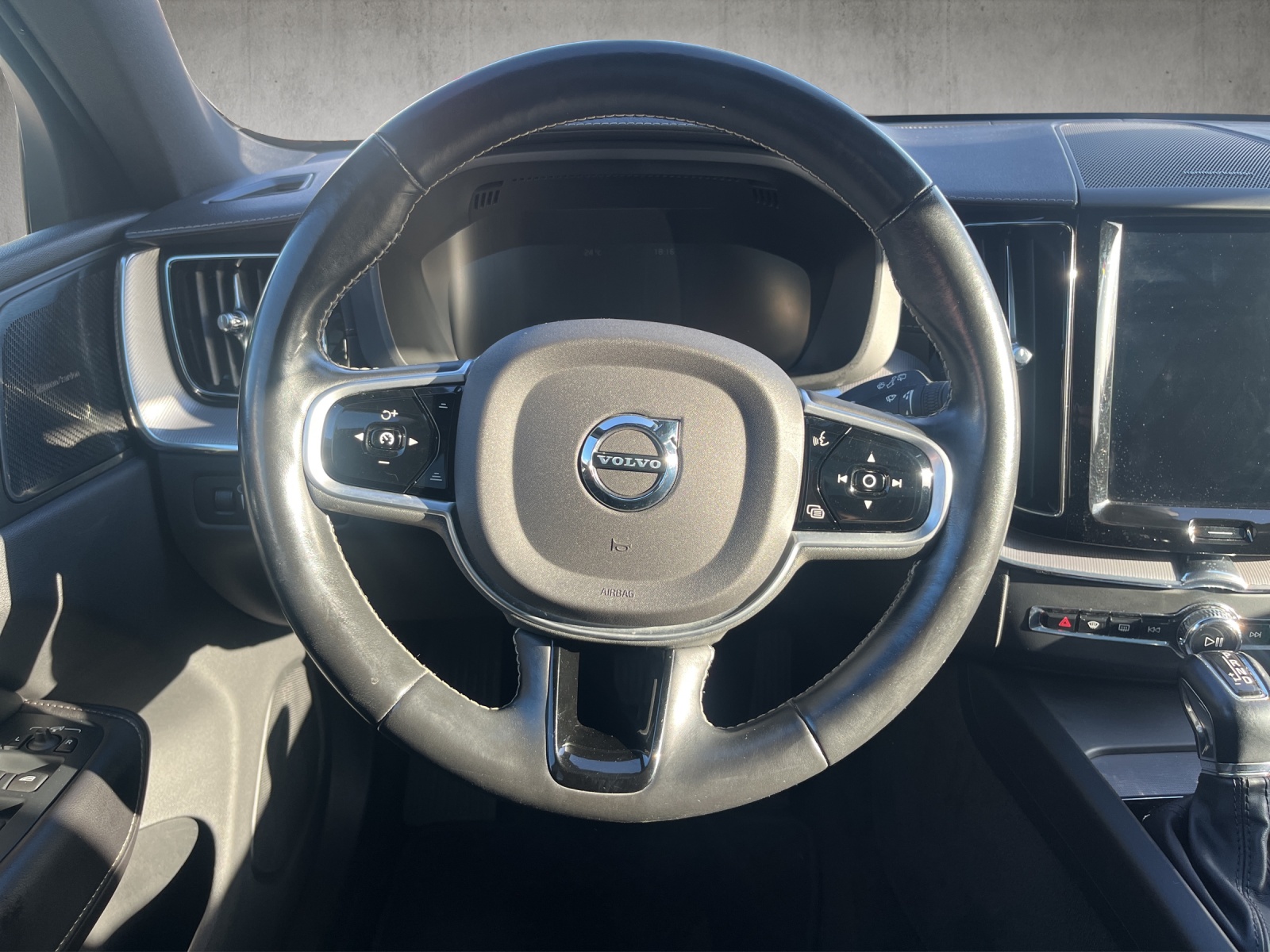 VOLVO XC60 2.0 T5 Inscription AWD-image-11