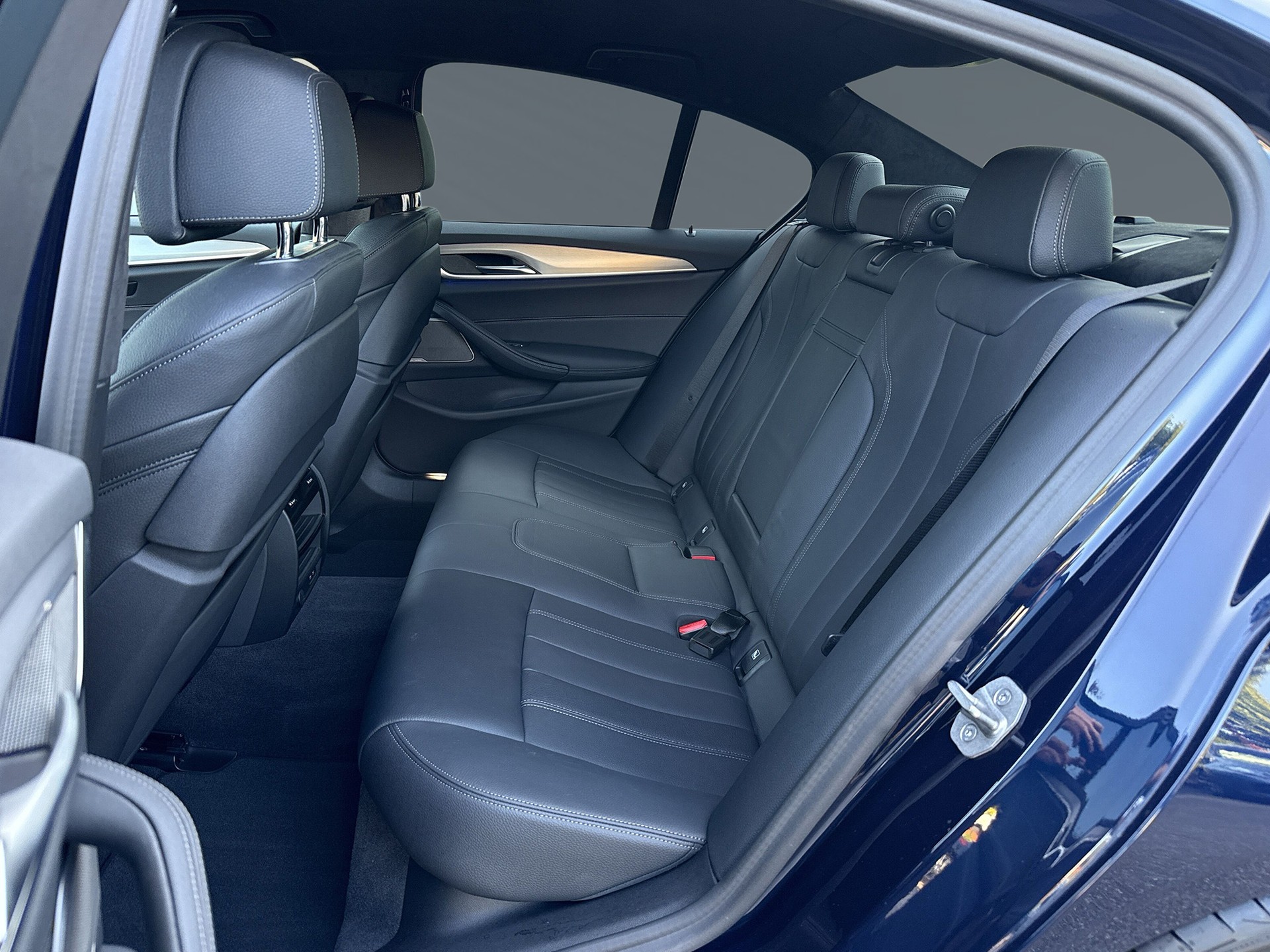BMW 540d xDrive 48V Pure M Sport Steptronic-image-6