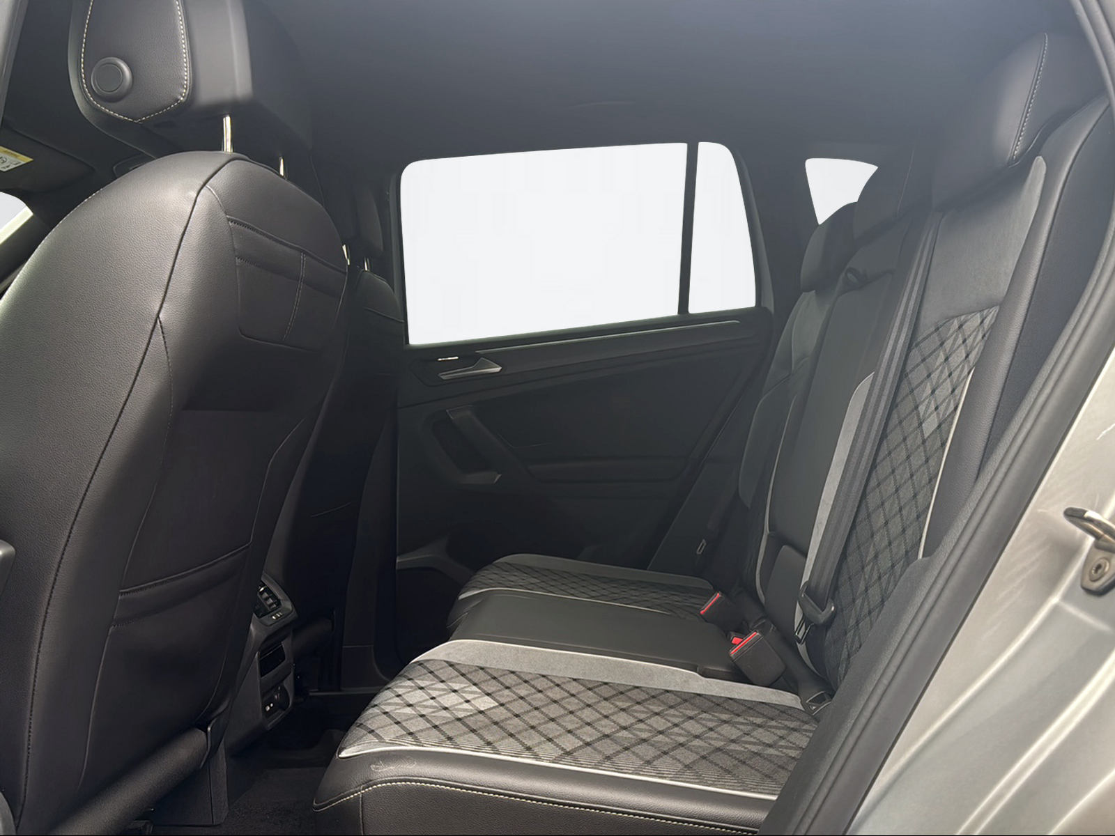 VW TIGUAN 1.4 TSI PHEV R-L SELECTION DSG-image-8