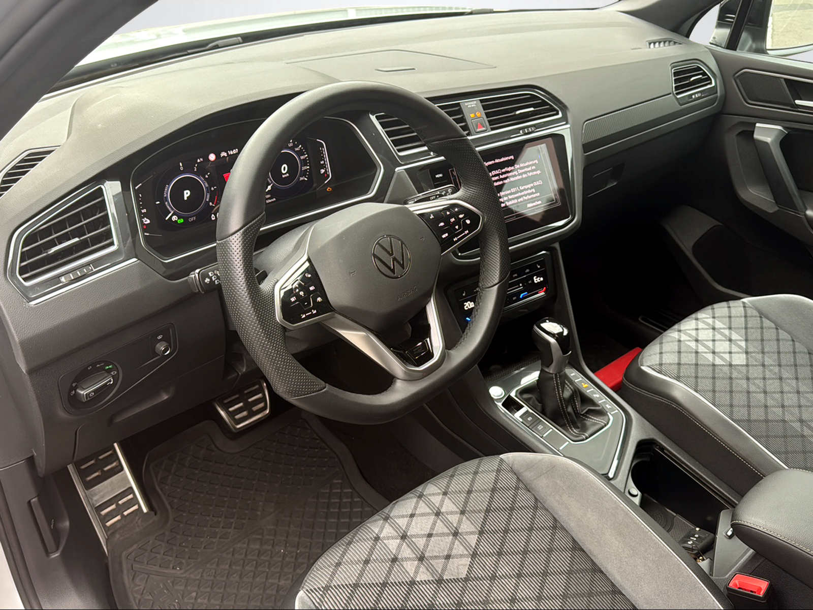 VW TIGUAN 1.4 TSI PHEV R-L SELECTION DSG-image-5