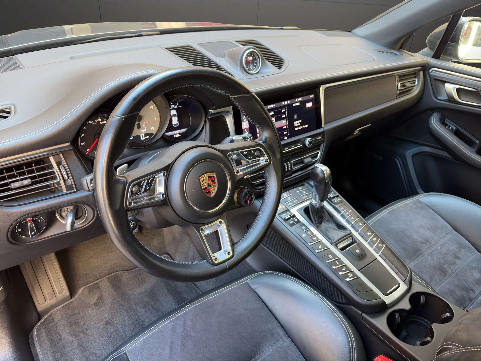 PORSCHE Macan GTS PDK-image-15