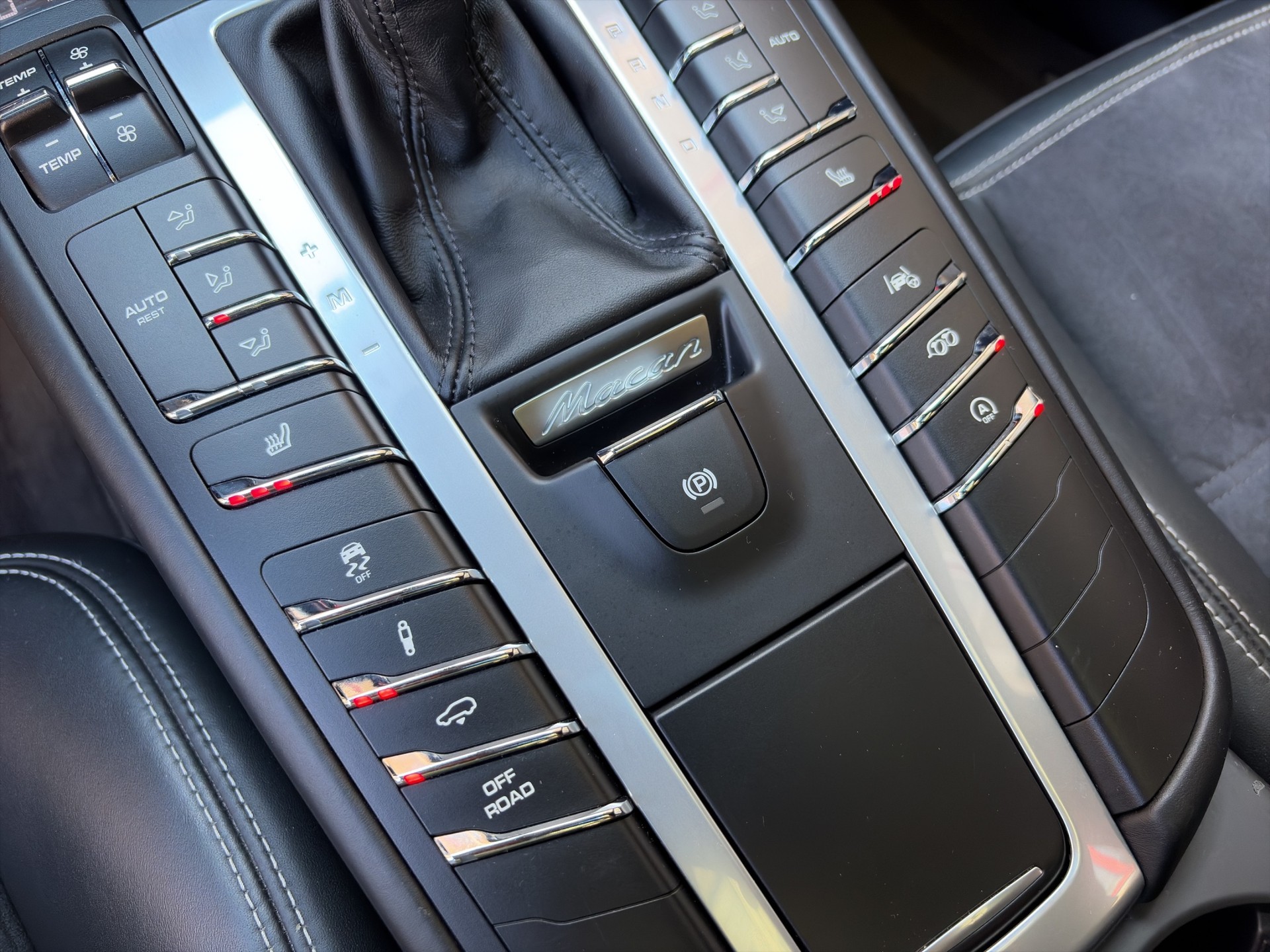 PORSCHE Macan GTS PDK-image-25