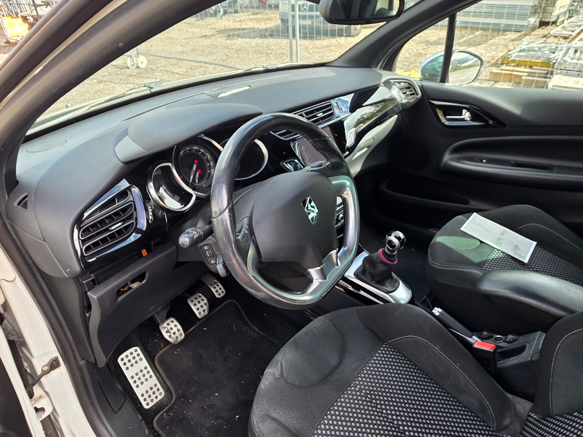 DS AUTOMOBILES DS3 1.6 THP Black & Silver-image-6