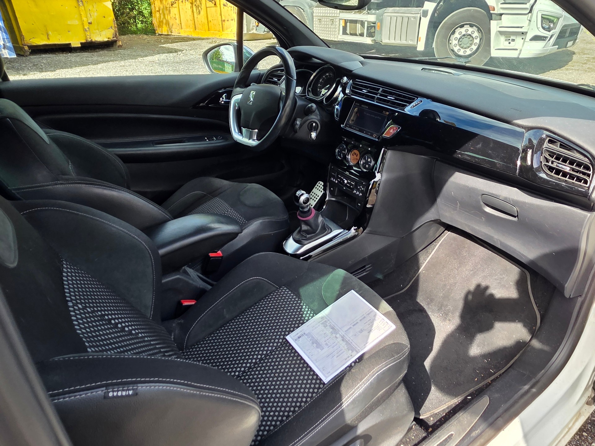 DS AUTOMOBILES DS3 1.6 THP Black & Silver-image-9