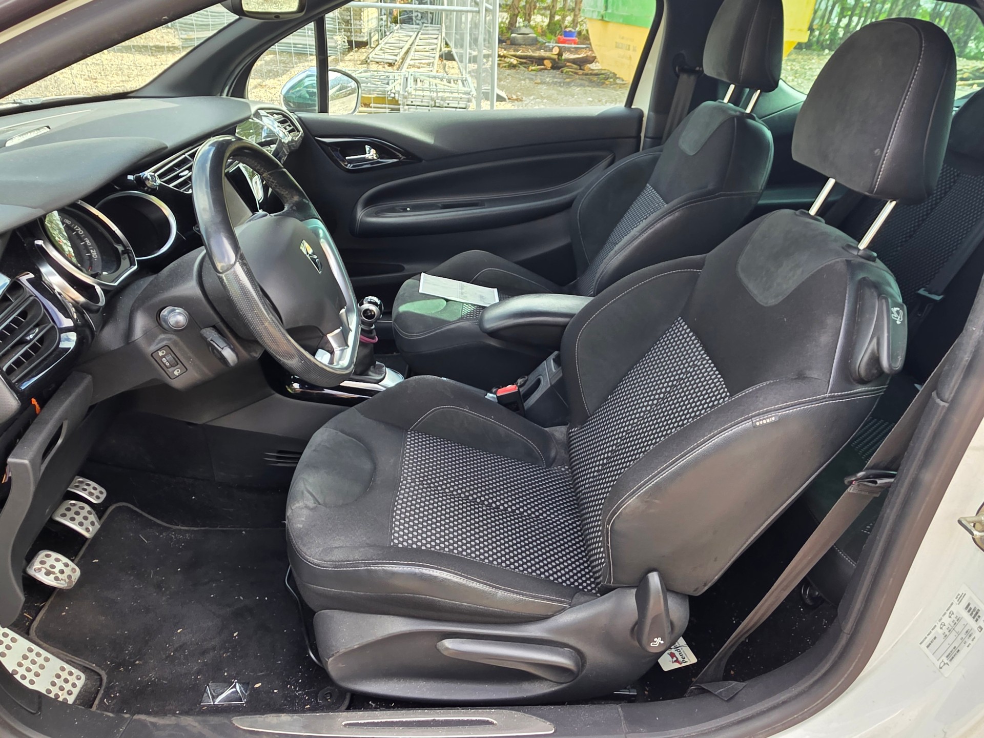 DS AUTOMOBILES DS3 1.6 THP Black & Silver-image-7