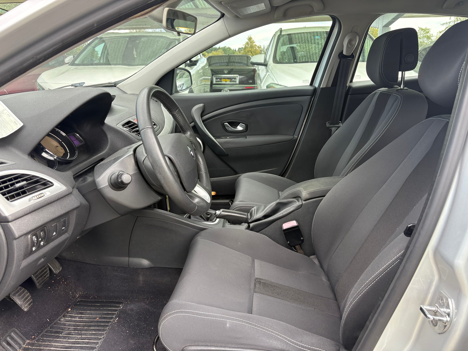RENAULT Mégane 2.0 16V Turbo Privilège-image-6