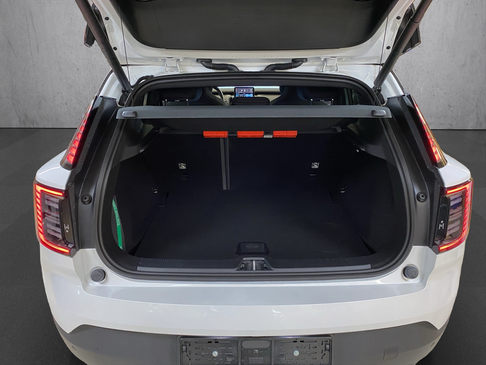 VOLVO EX30 E60 69kWh Twin Ultra-image-13