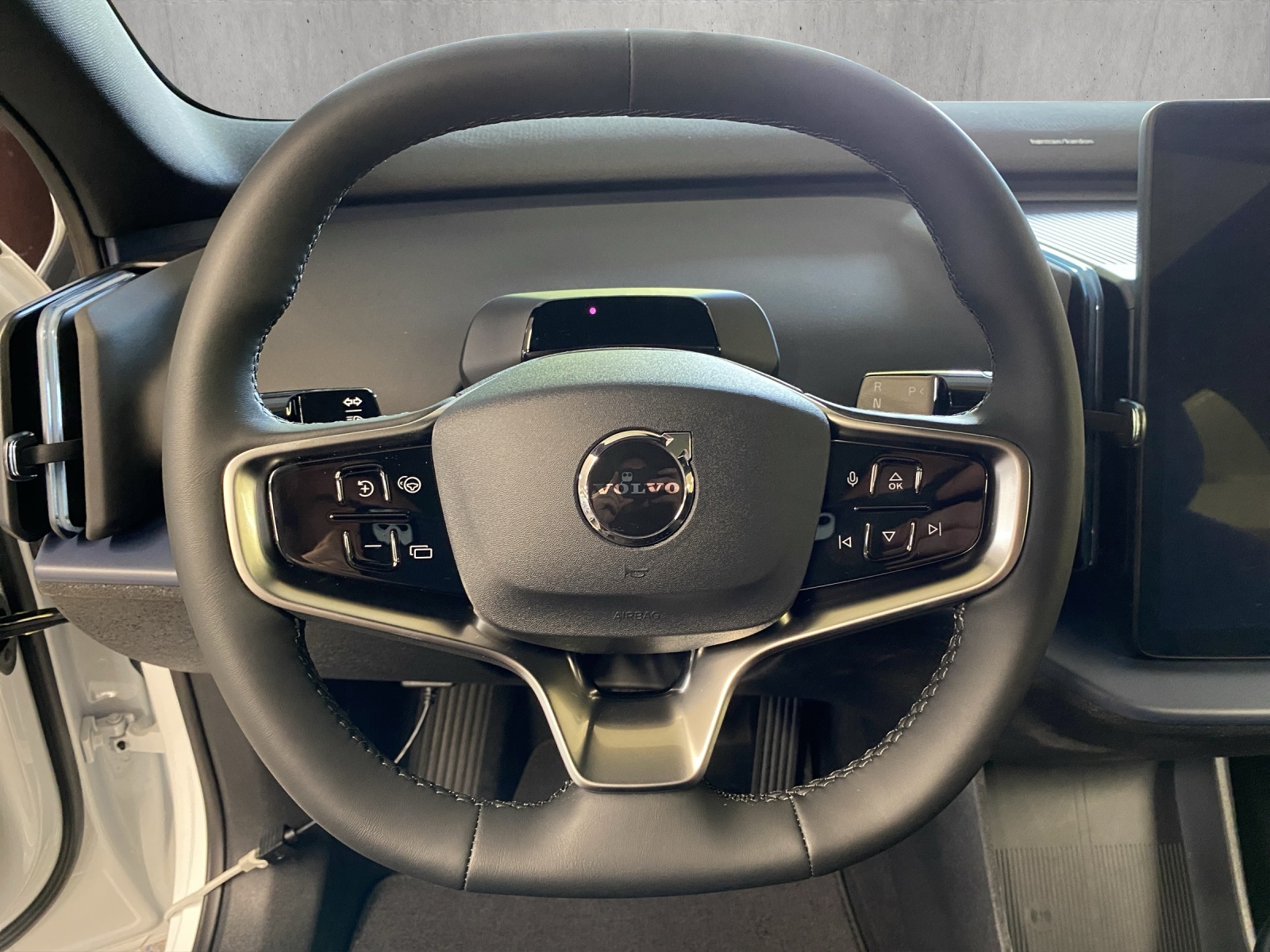 VOLVO EX30 E60 69kWh Twin Ultra-image-9