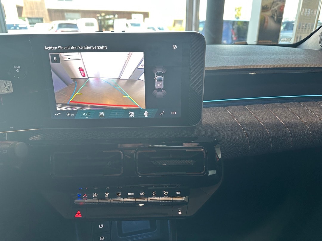 RENAULT R4 E-Tech Comfort Range 52 kWh Techno-image-16