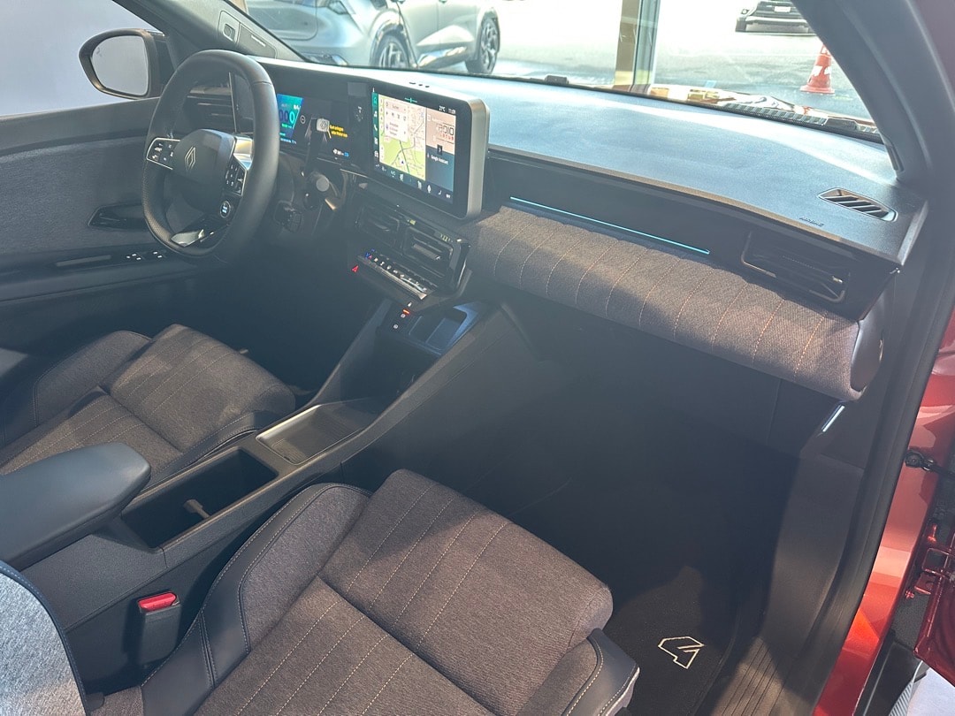 RENAULT R4 E-Tech Comfort Range 52 kWh Techno-image-12