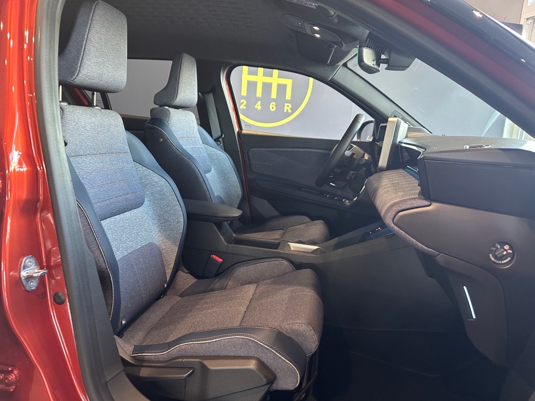RENAULT R4 E-Tech Comfort Range 52 kWh Techno-image-11