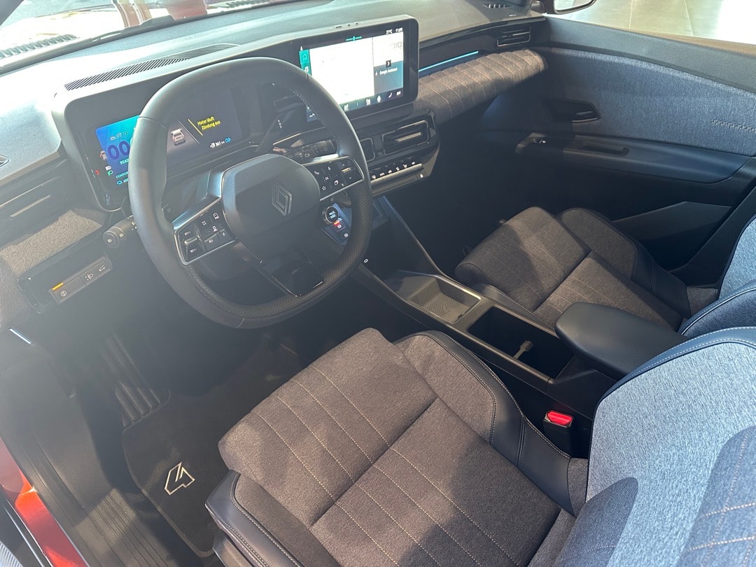 RENAULT R4 E-Tech Comfort Range 52 kWh Techno-image-10