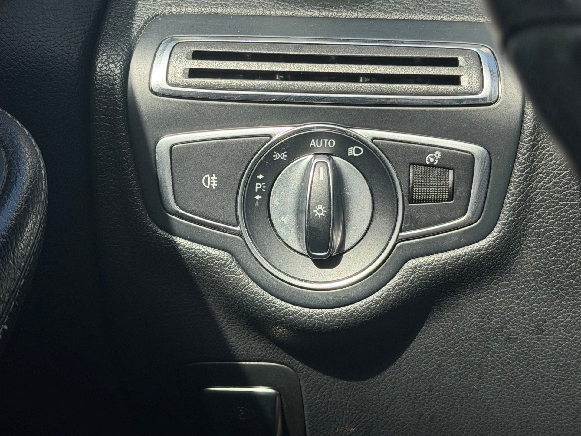 MERCEDES-BENZ C 200 AMG Line 9G-Tronic-image-8