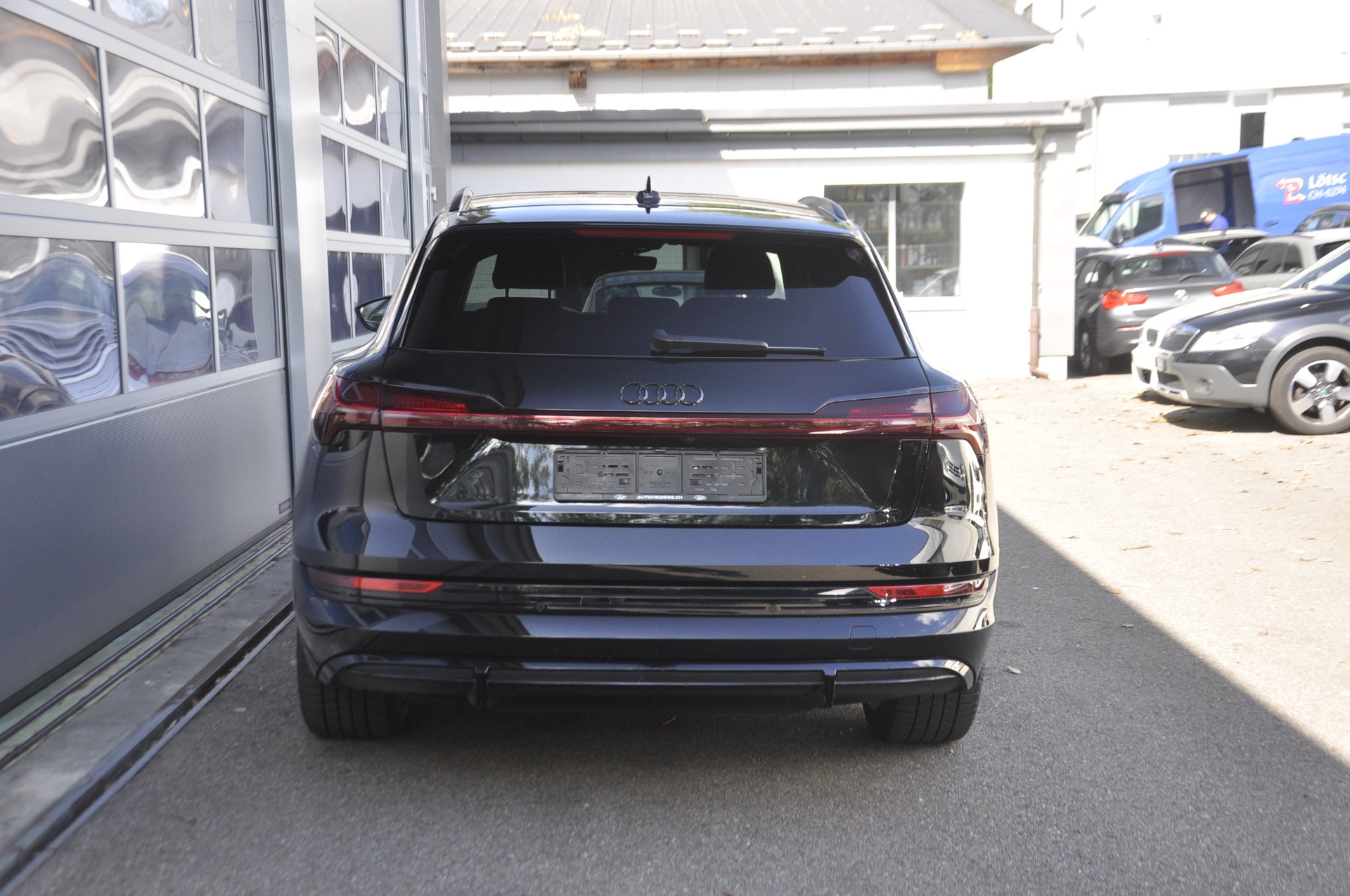 AUDI e-tron 55 S Line Black Edition quattro I Anhängerkupplung I Panorama-Glasdach-image-15