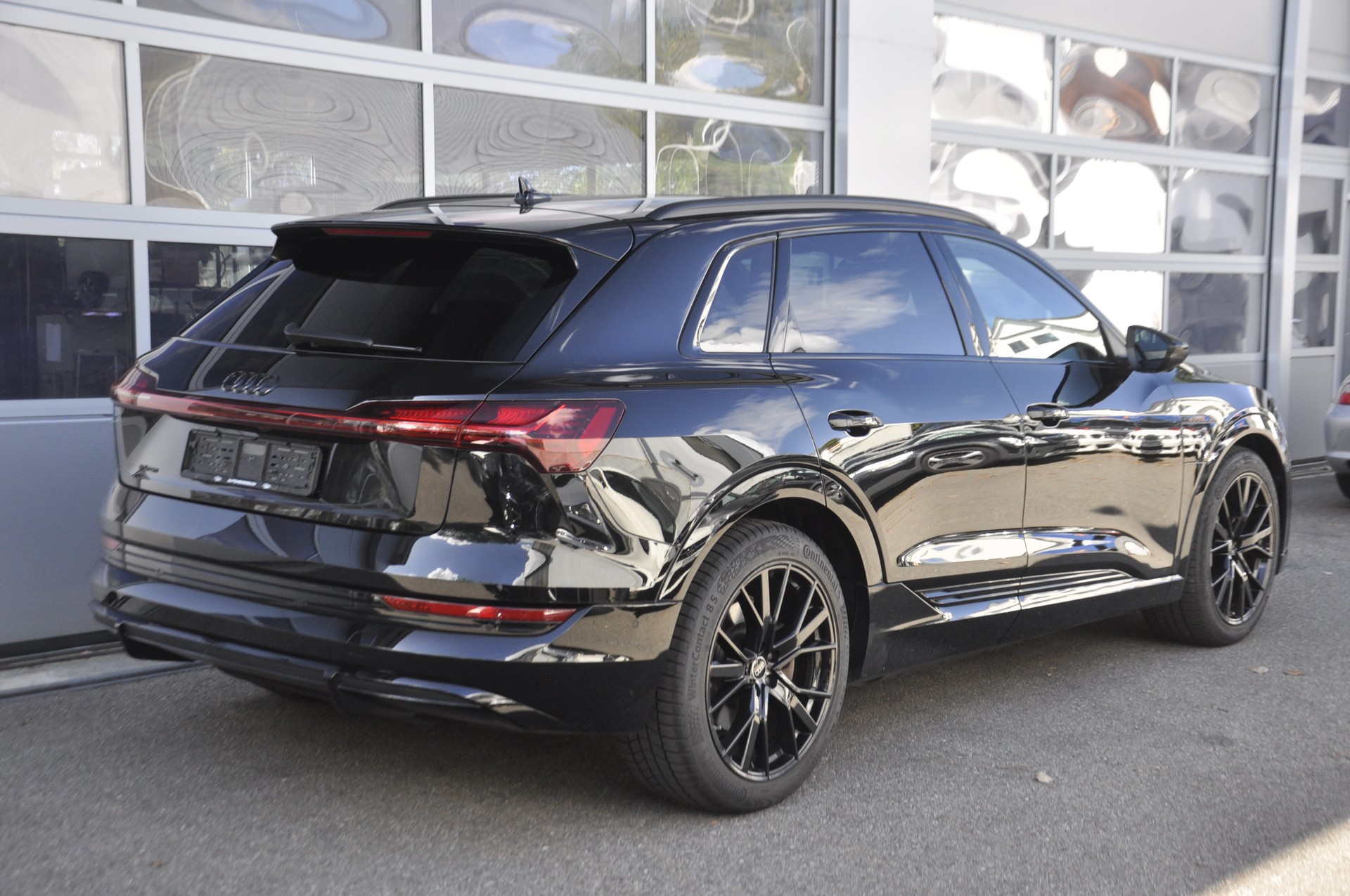 AUDI e-tron 55 S Line Black Edition quattro I Anhängerkupplung I Panorama-Glasdach-image-2