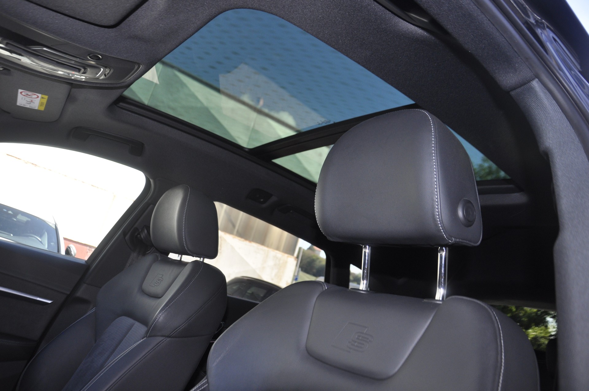 AUDI e-tron 55 S Line Black Edition quattro I Anhängerkupplung I Panorama-Glasdach-image-4