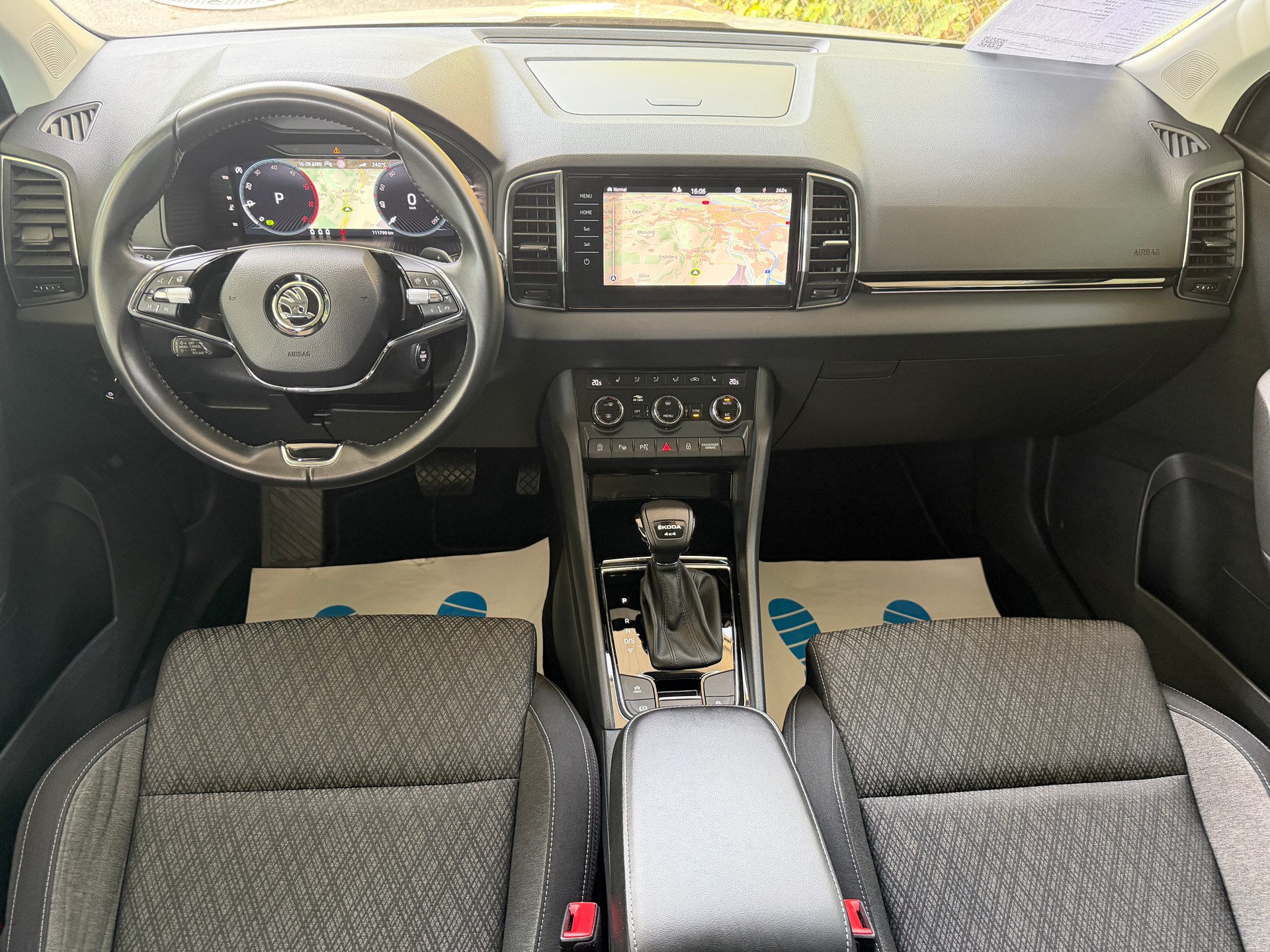 SKODA Karoq 2.0 TDI CR Selection 4x4 DSG-image-8