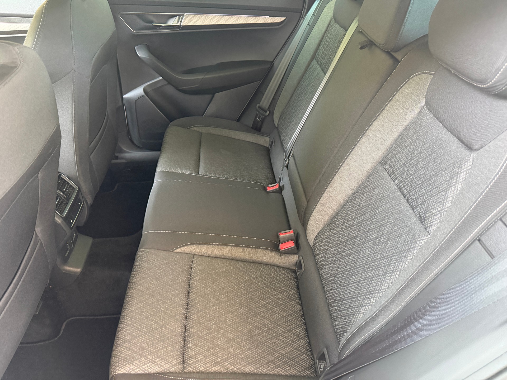 SKODA Karoq 2.0 TDI CR Selection 4x4 DSG-image-10
