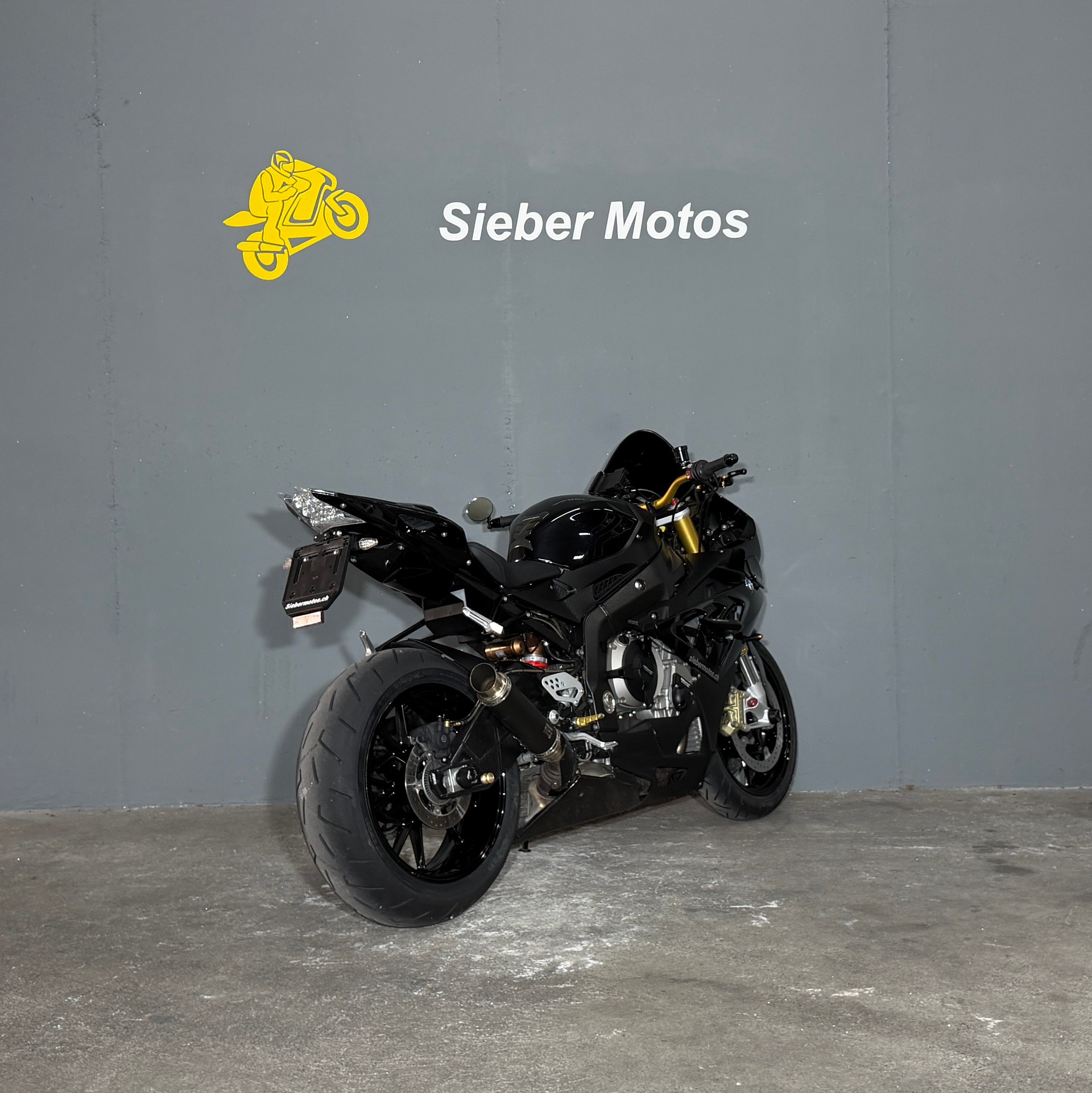 BMW S1000RR-showroom-element-3