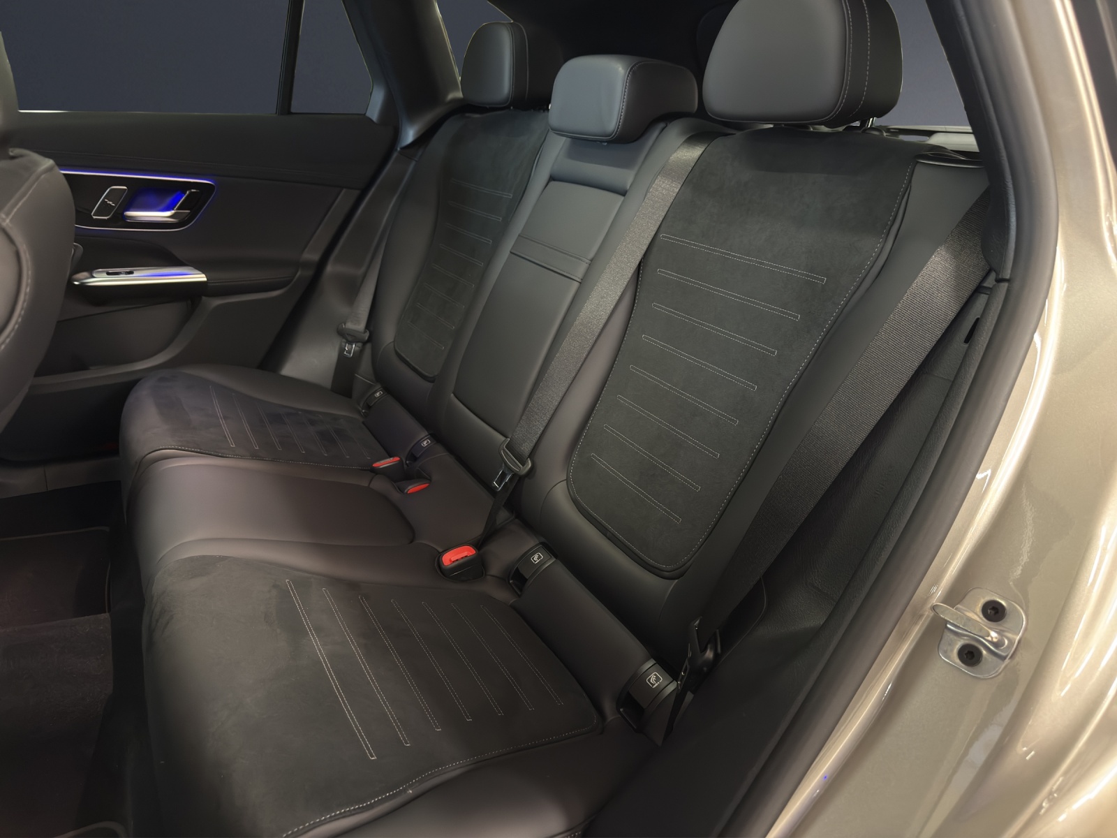 MERCEDES-BENZ GLC 300 e 4M 9G-Tronic-image-19
