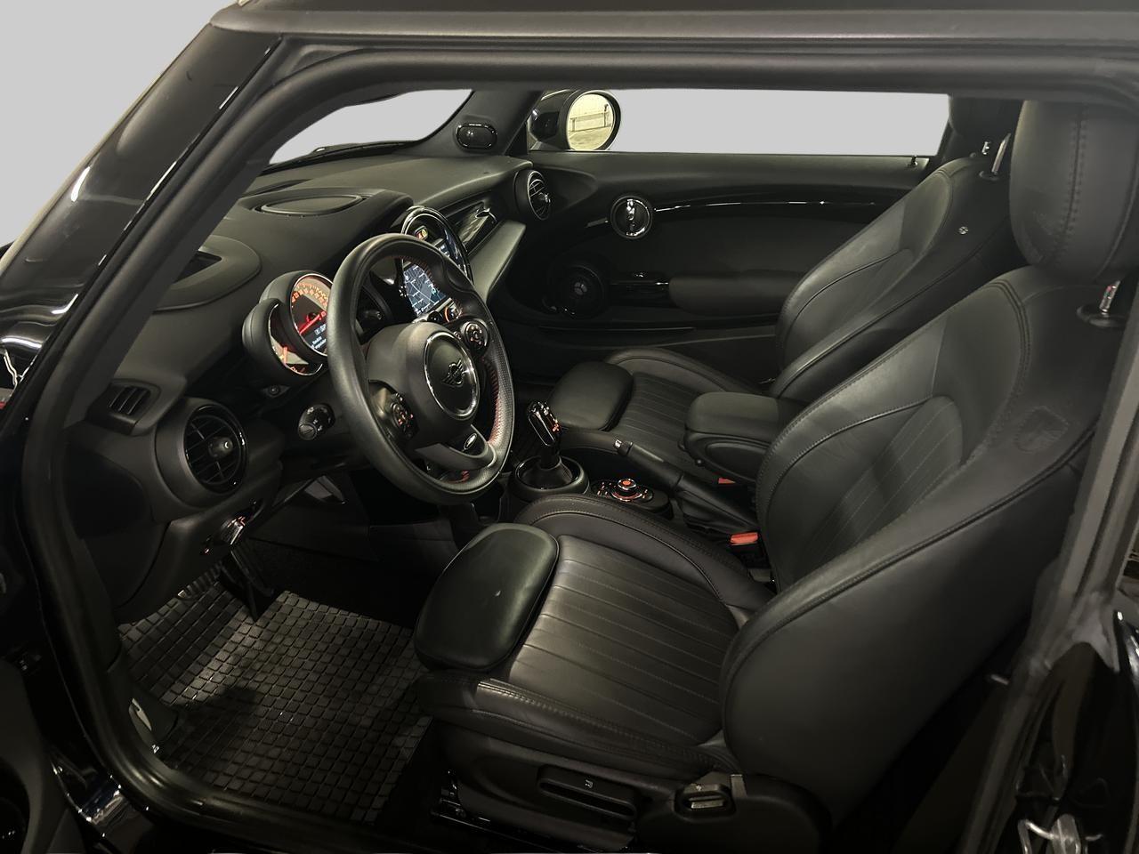 MINI John Cooper Works-image-13