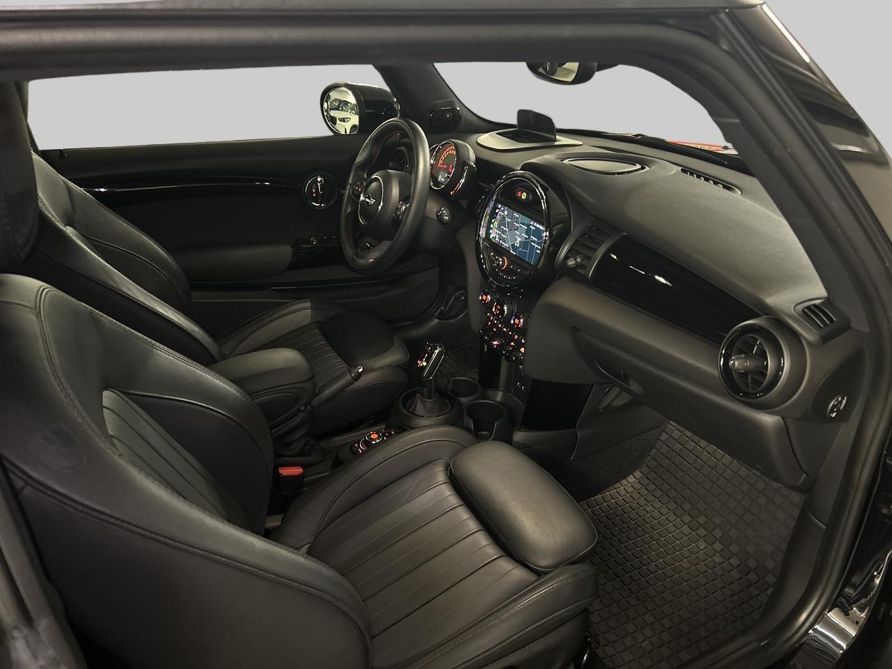 MINI John Cooper Works-image-12