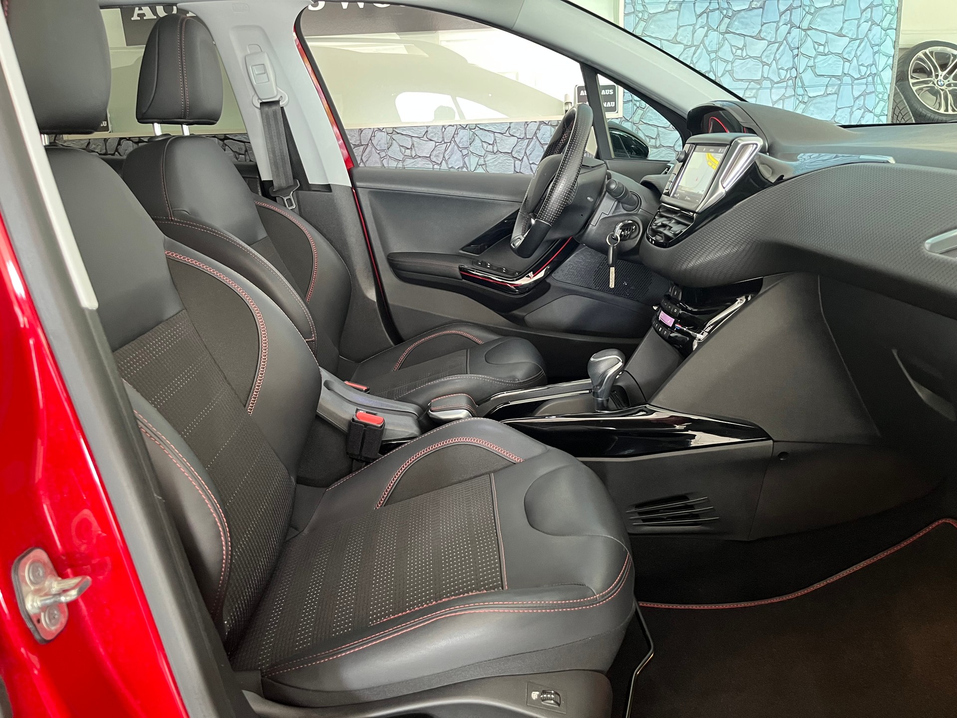 PEUGEOT 2008 1.2 PureTech GT Line EAT6-image-7
