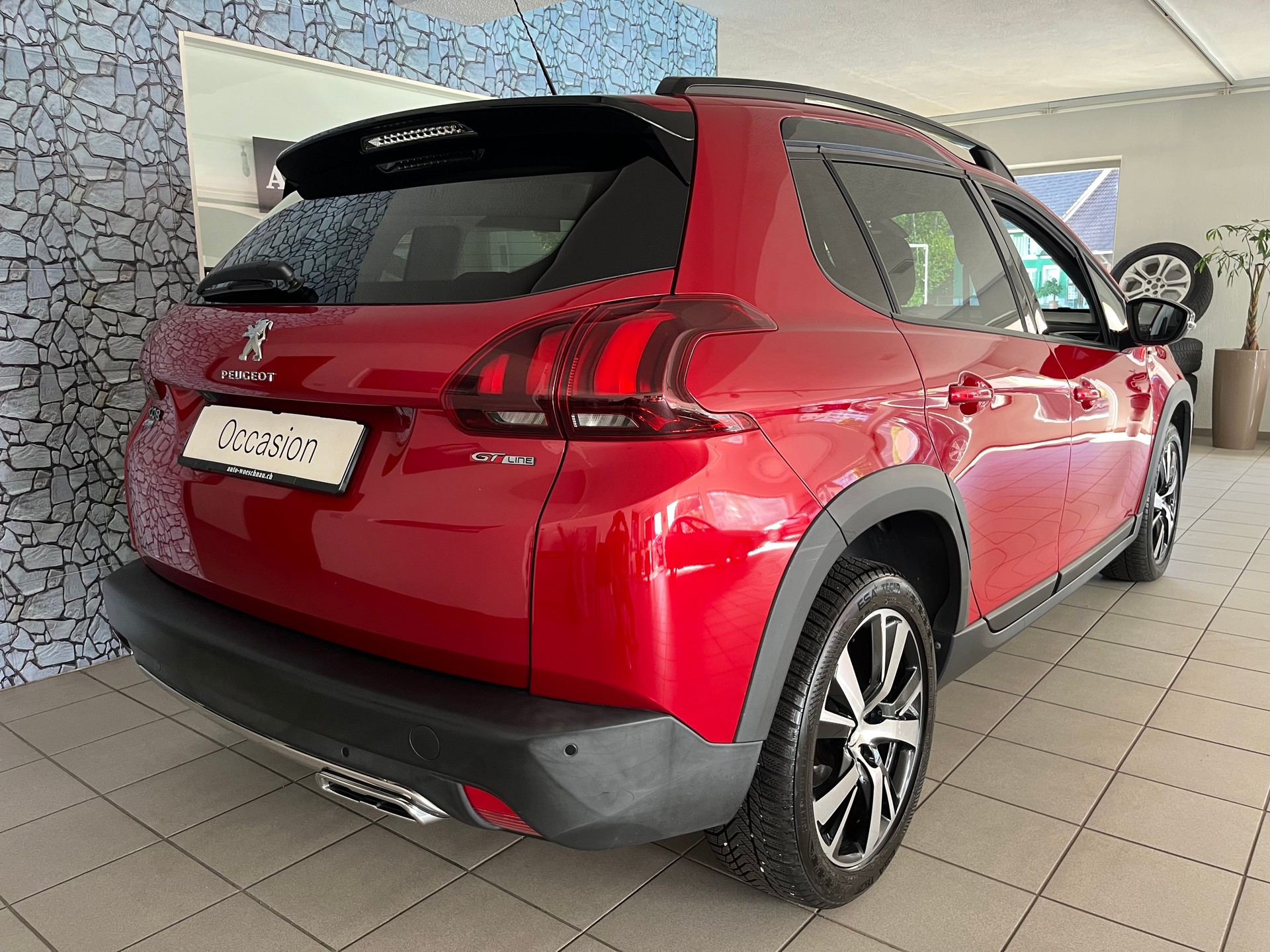 PEUGEOT 2008 1.2 PureTech GT Line EAT6-image-2