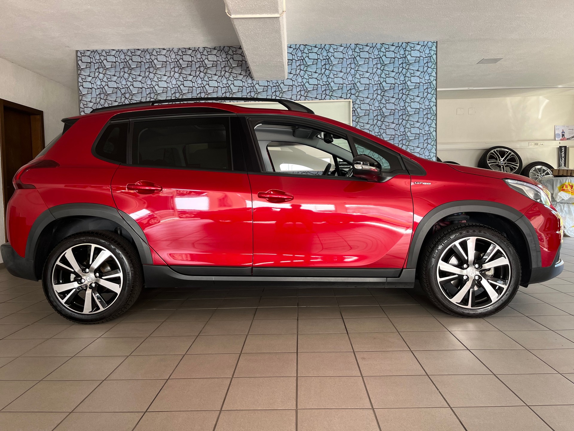 PEUGEOT 2008 1.2 PureTech GT Line EAT6-image-1