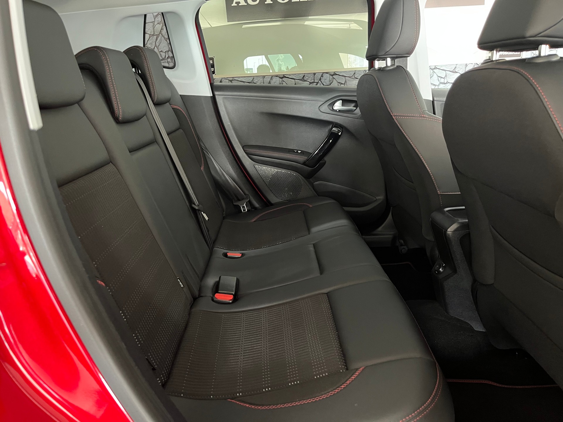 PEUGEOT 2008 1.2 PureTech GT Line EAT6-image-6